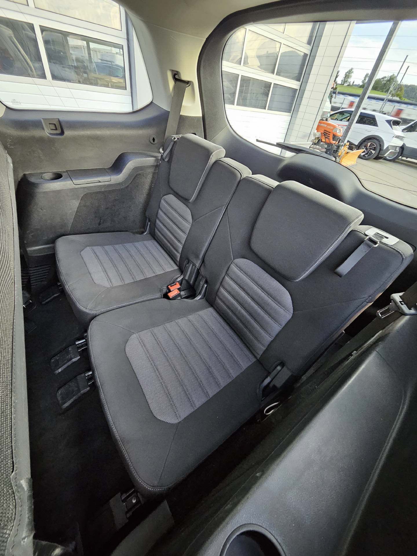 FORD Galaxy 2.0 TDCi 150 Trend * 8- fach bereift * Frisch ab Service * Inkl. Garantie *-image-14