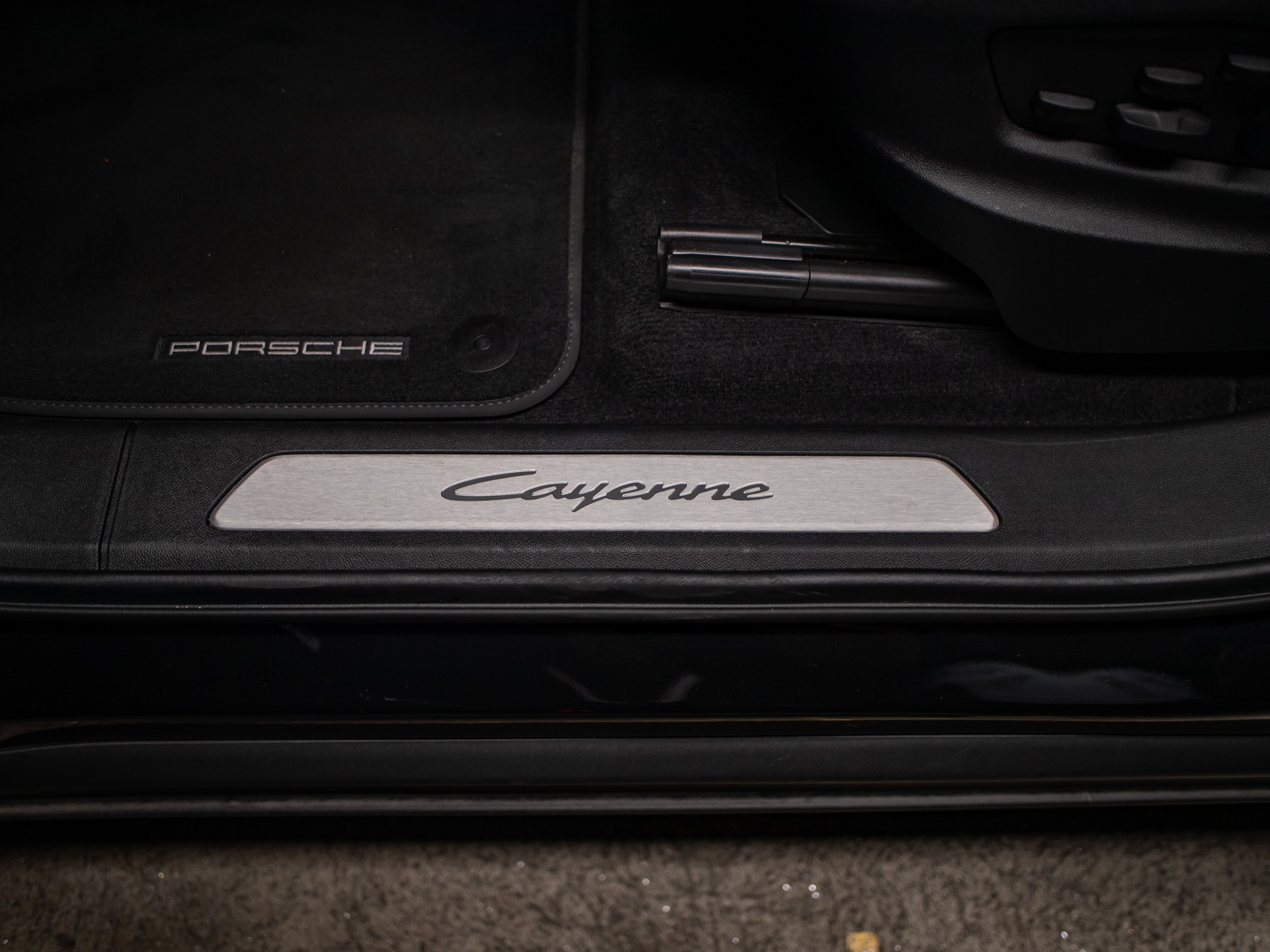 PORSCHE Cayenne Coupé Tiptronic-image-10