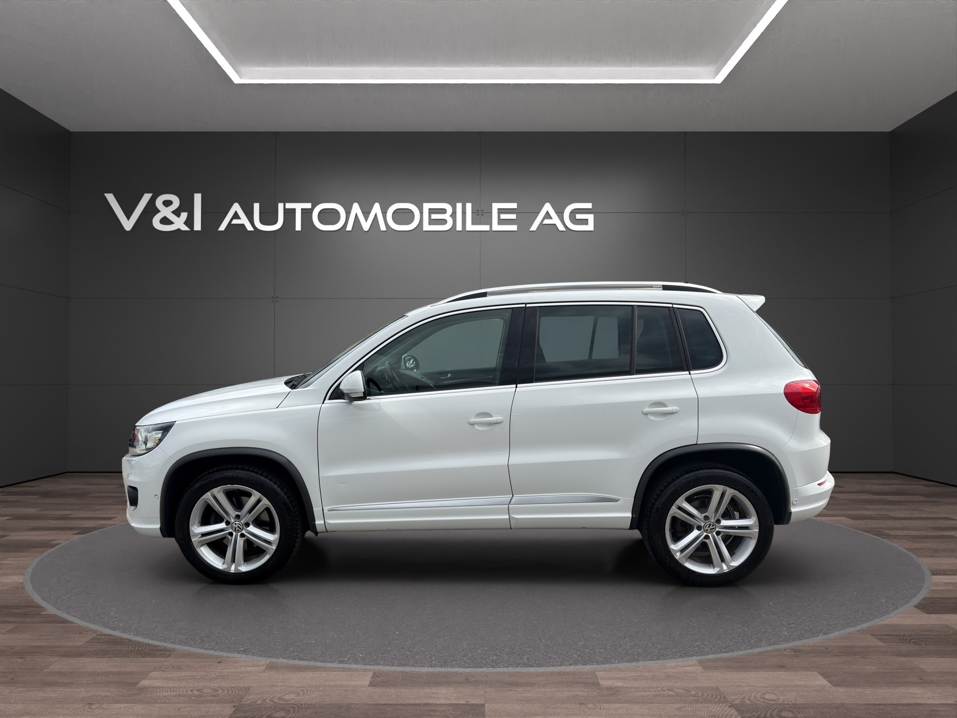 VW Tiguan 2.0 TSI Design 4Motion DSG-image-6