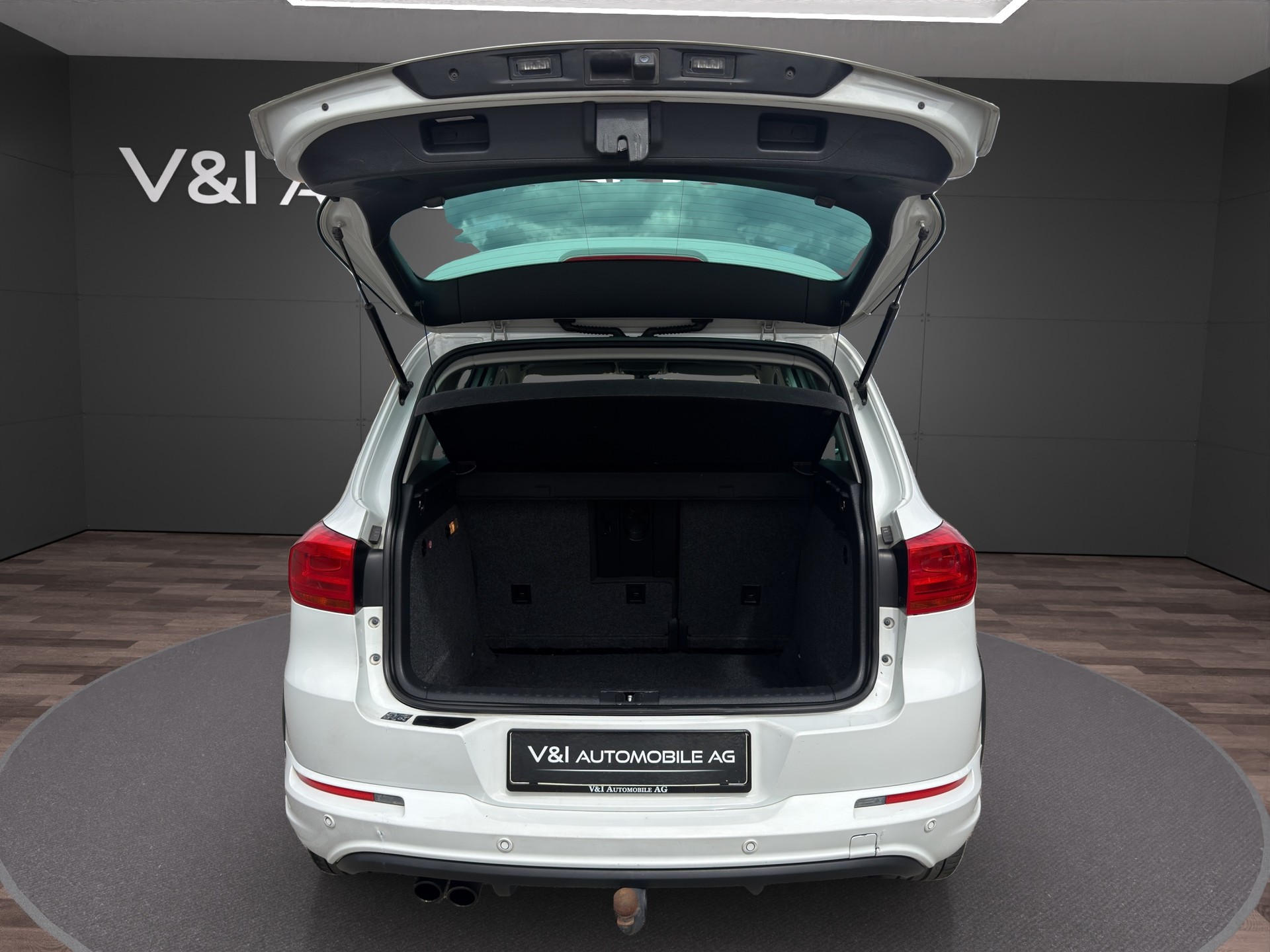 VW Tiguan 2.0 TSI Design 4Motion DSG-image-22
