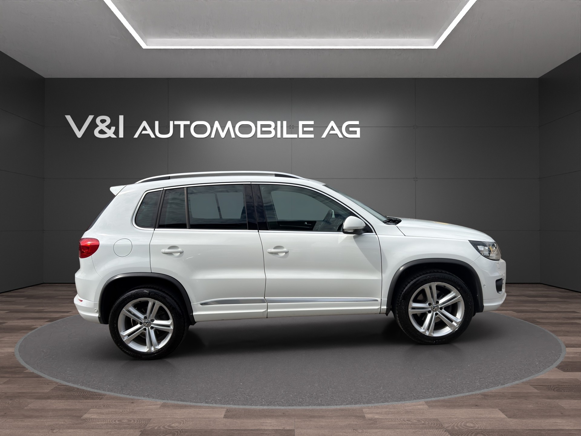VW Tiguan 2.0 TSI Design 4Motion DSG-image-7
