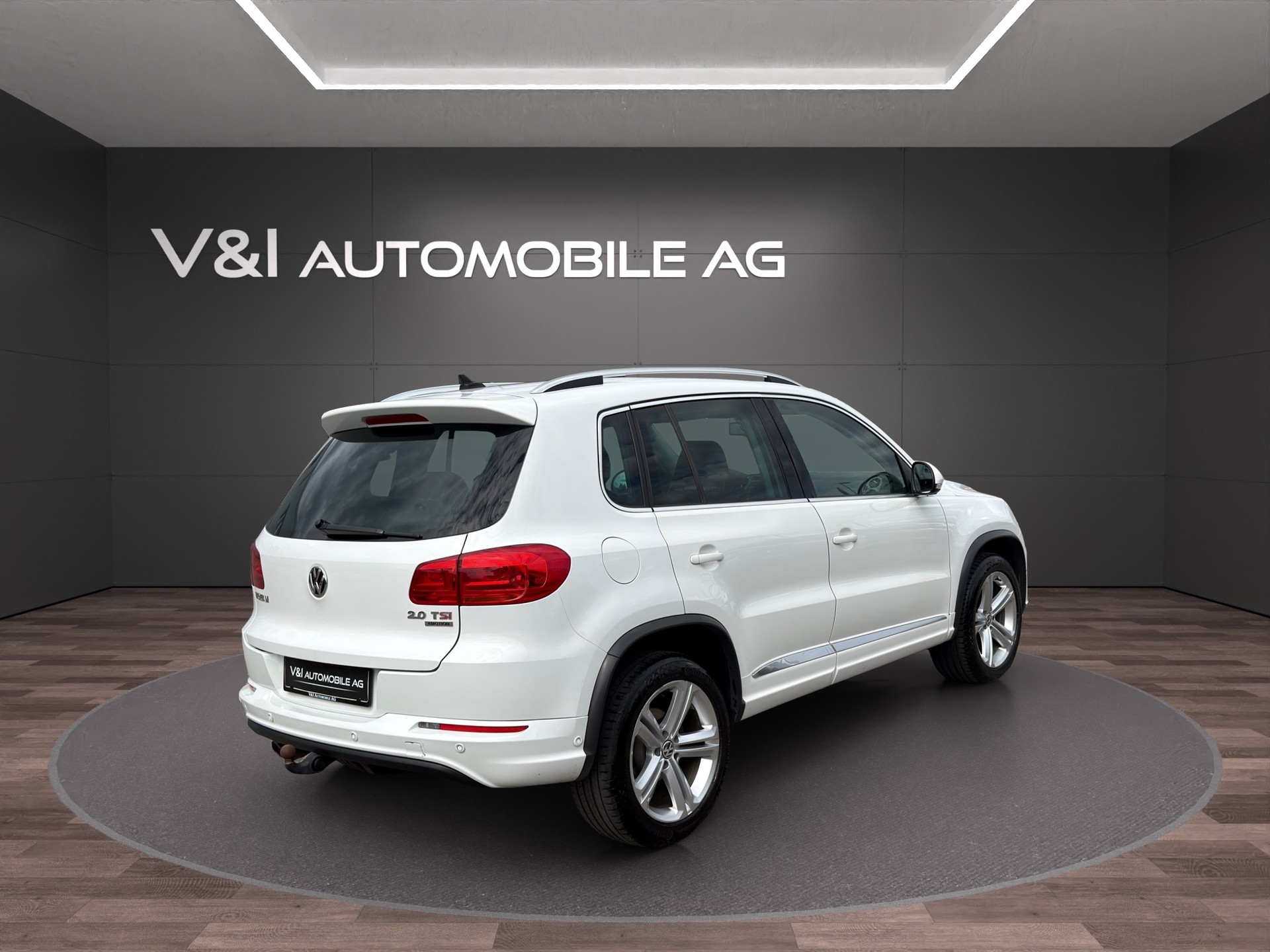VW Tiguan 2.0 TSI Design 4Motion DSG-image-4