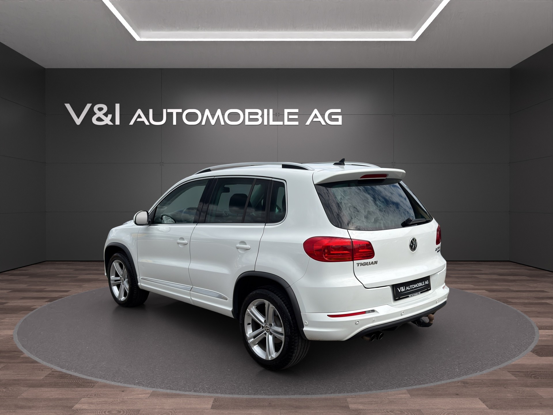 VW Tiguan 2.0 TSI Design 4Motion DSG-image-3