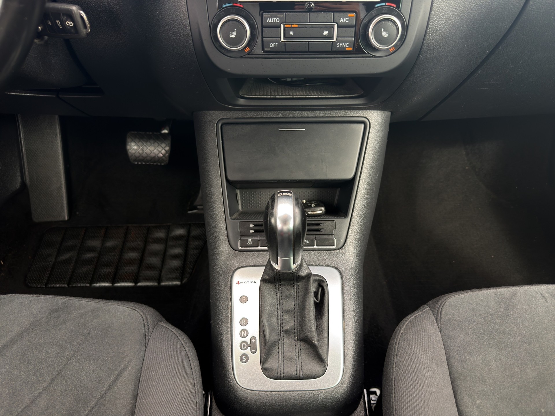 VW Tiguan 2.0 TSI Design 4Motion DSG-image-15