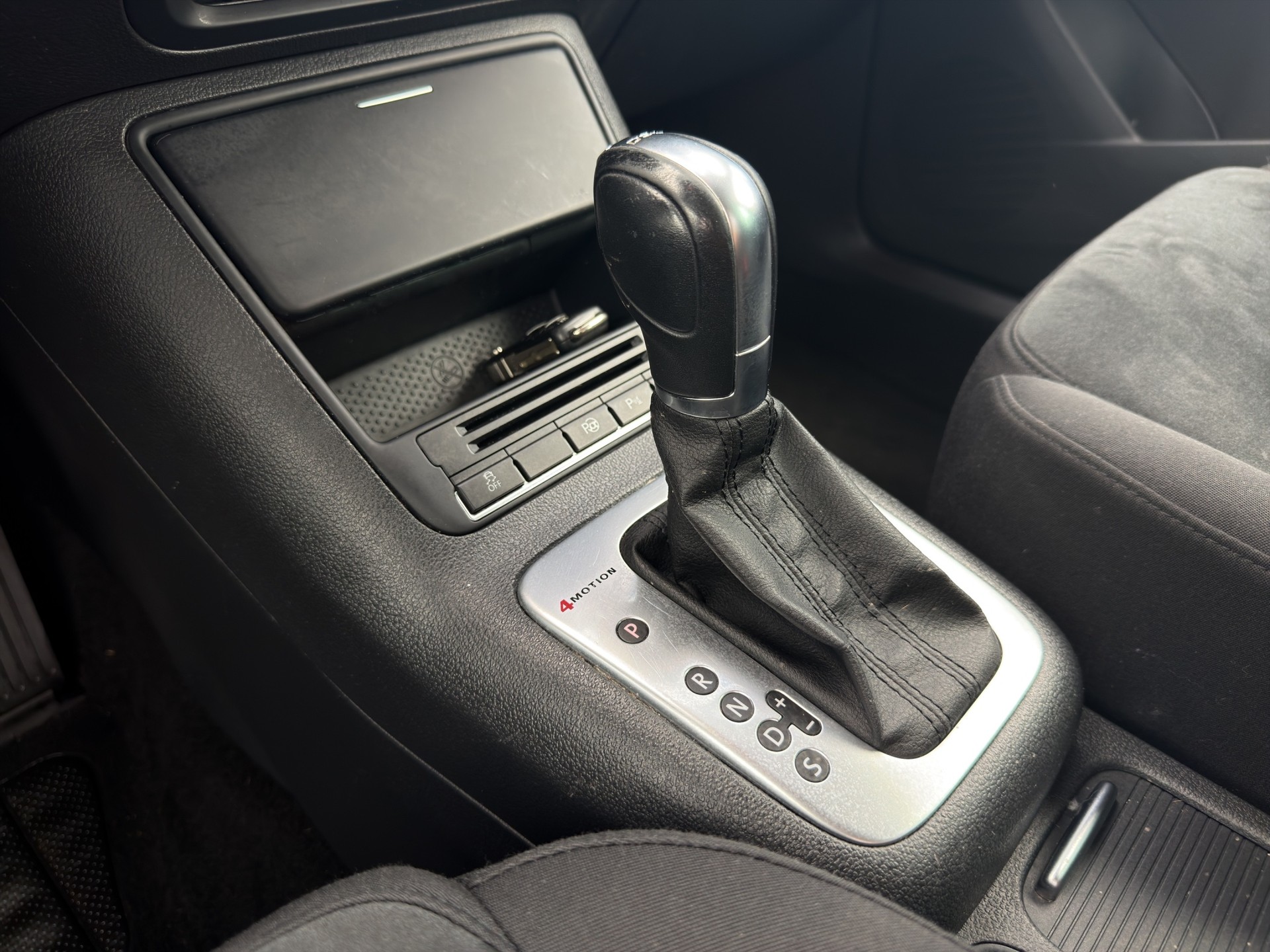 VW Tiguan 2.0 TSI Design 4Motion DSG-image-16