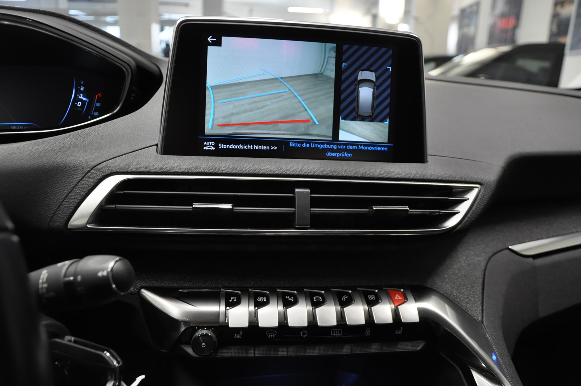 PEUGEOT 3008 1.5 BlueHDi Business Line EAT-image-18