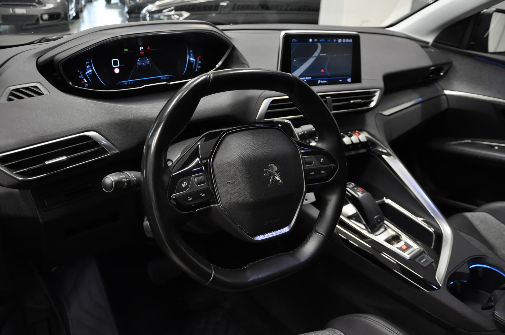 PEUGEOT 3008 1.5 BlueHDi Business Line EAT-image-10