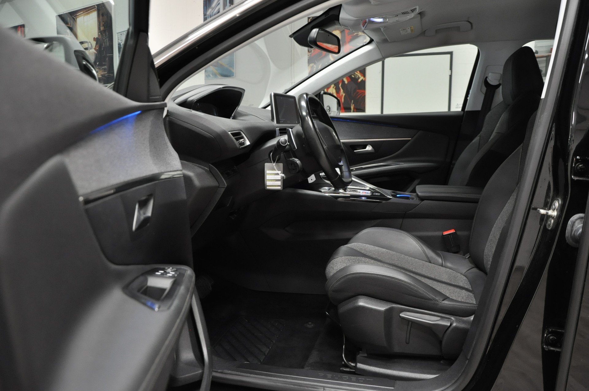 PEUGEOT 3008 1.5 BlueHDi Business Line EAT-image-8