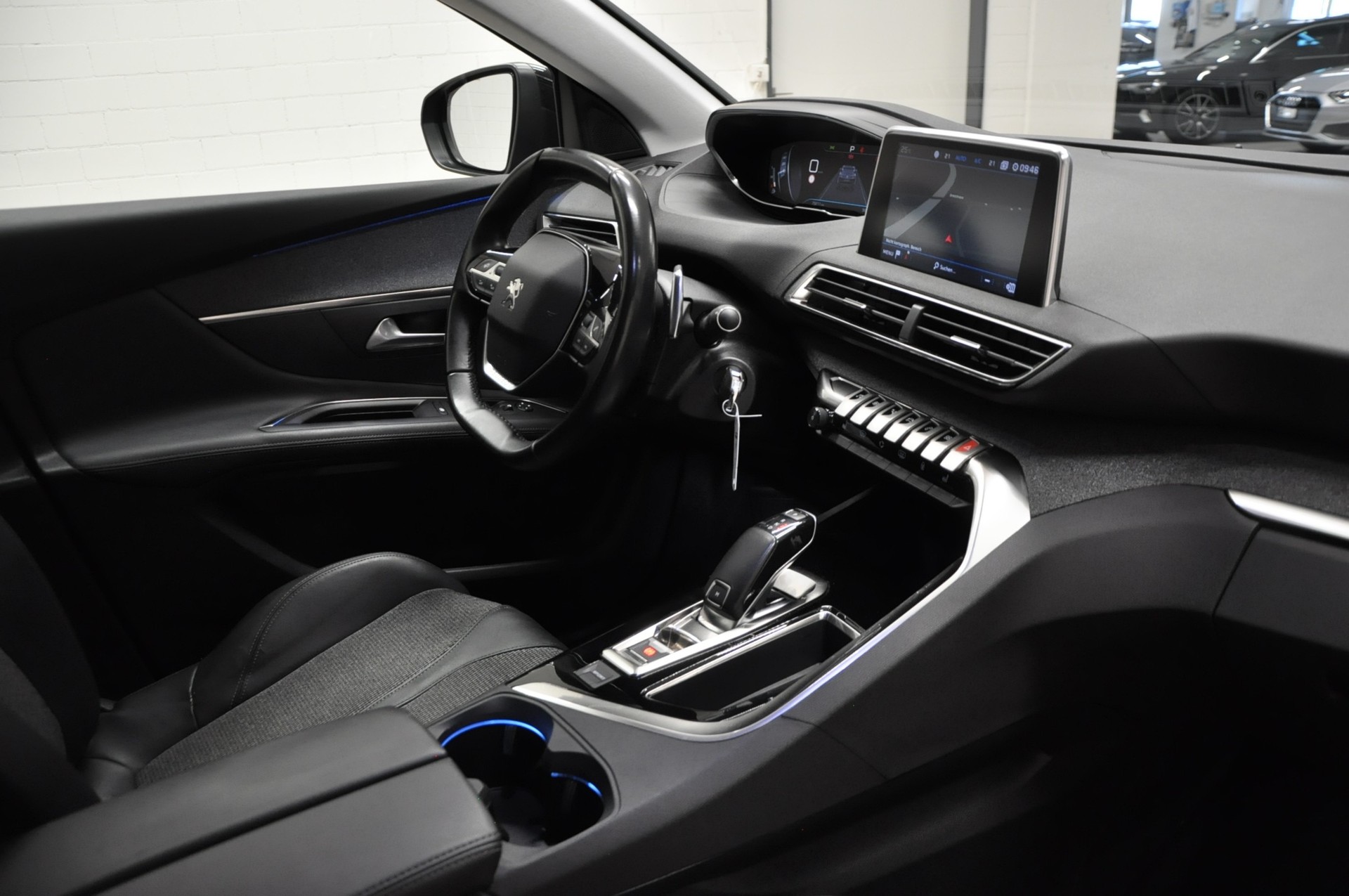 PEUGEOT 3008 1.5 BlueHDi Business Line EAT-image-11