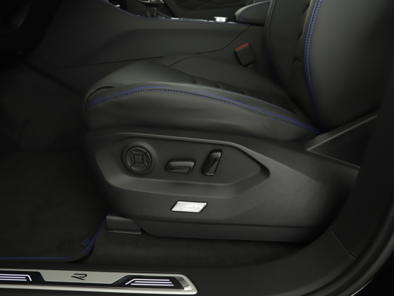 VW Touareg 3.0 TSI eHybrid R Tiptronic-image-12