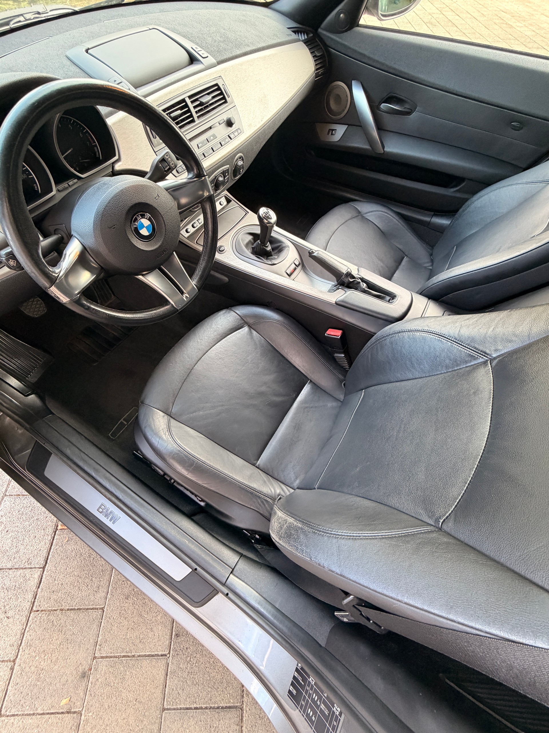 BMW 3.0i-image-3