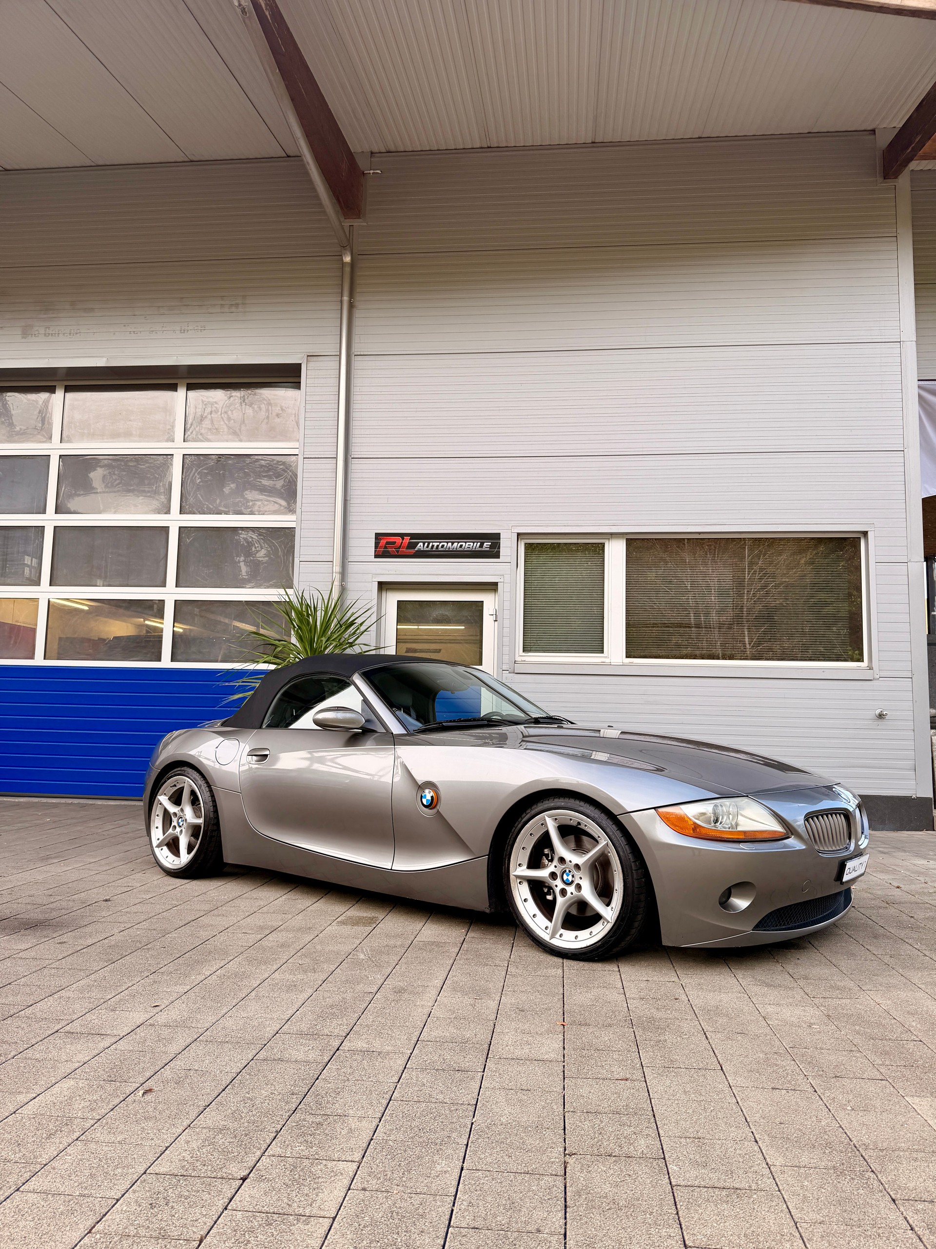 BMW 3.0i-image-0