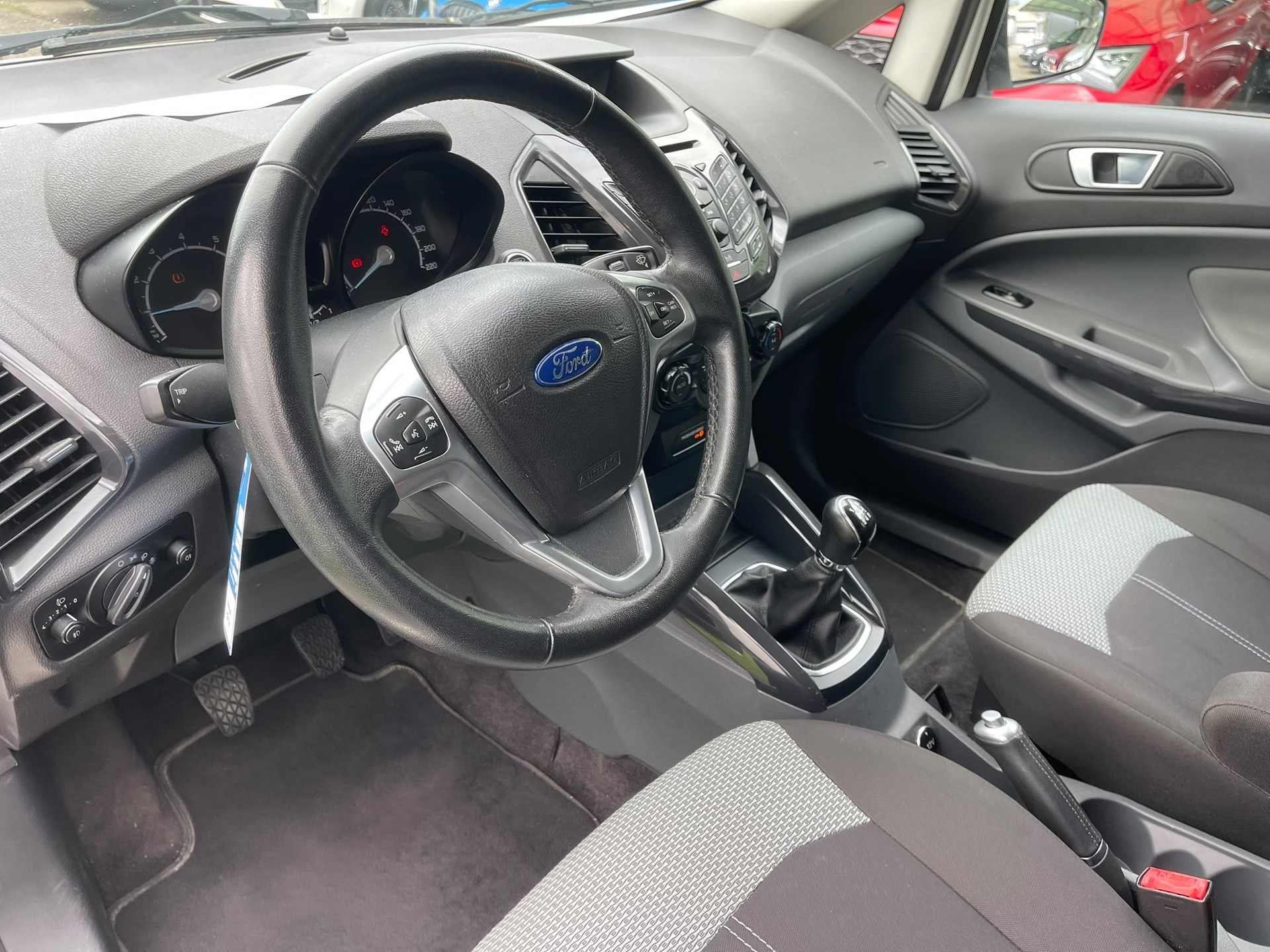 FORD EcoSport 1.0 SCTi Titanium-image-9