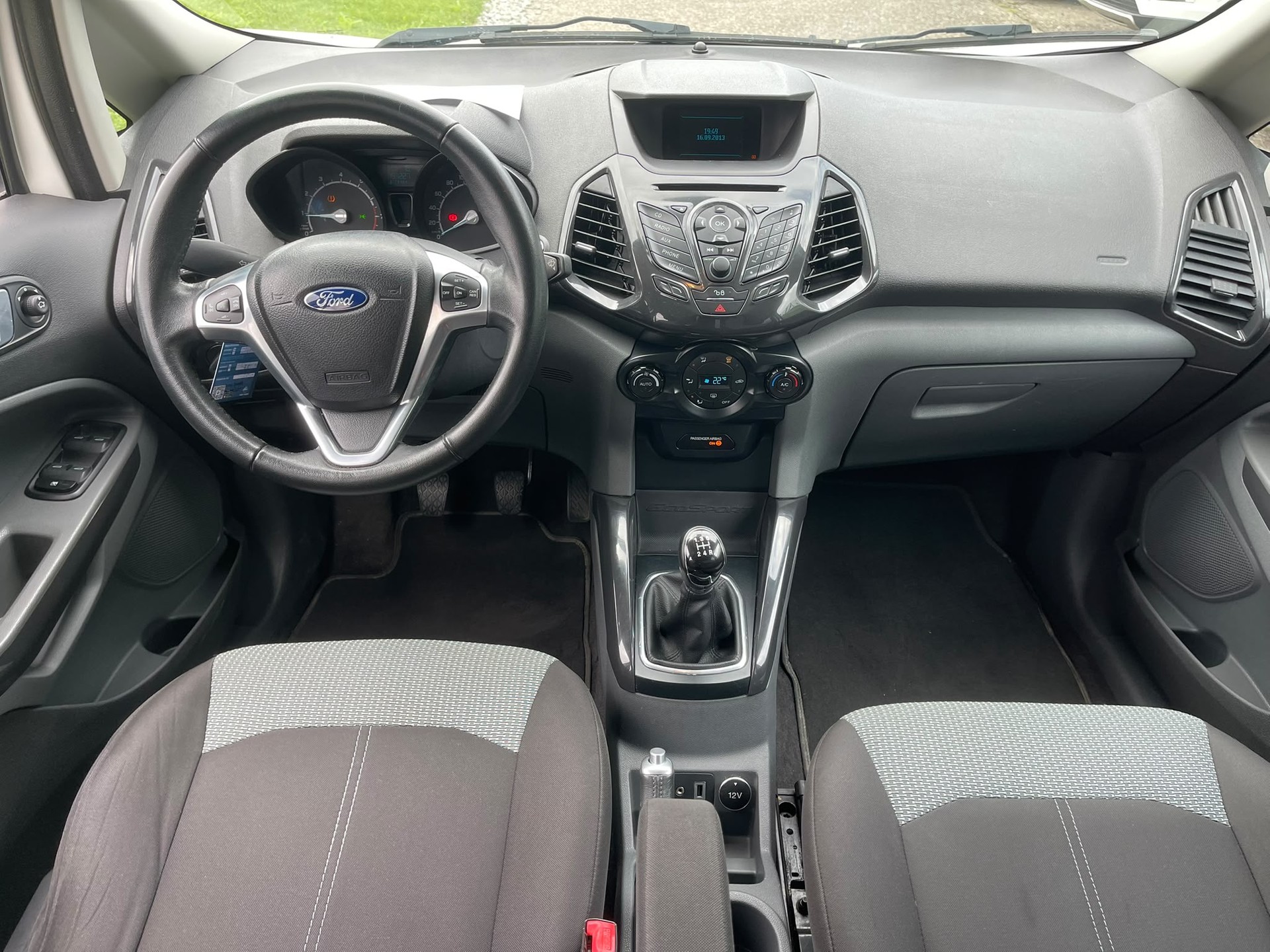 FORD EcoSport 1.0 SCTi Titanium-image-6