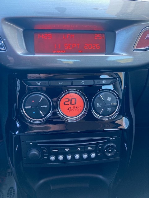 CITROEN C3 1.6i 16V Exclusive Automatic-image-12
