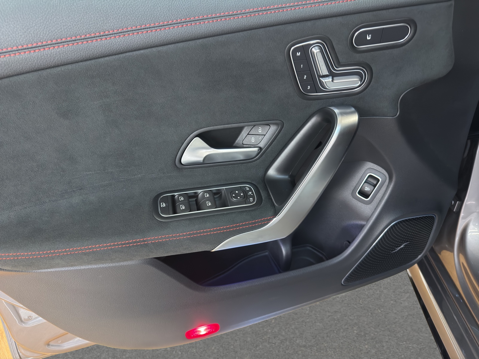 MERCEDES-BENZ CLA 35 4M - AMG / 360 Grad Kamera / Panorama-Dach / Soundsystem-image-12
