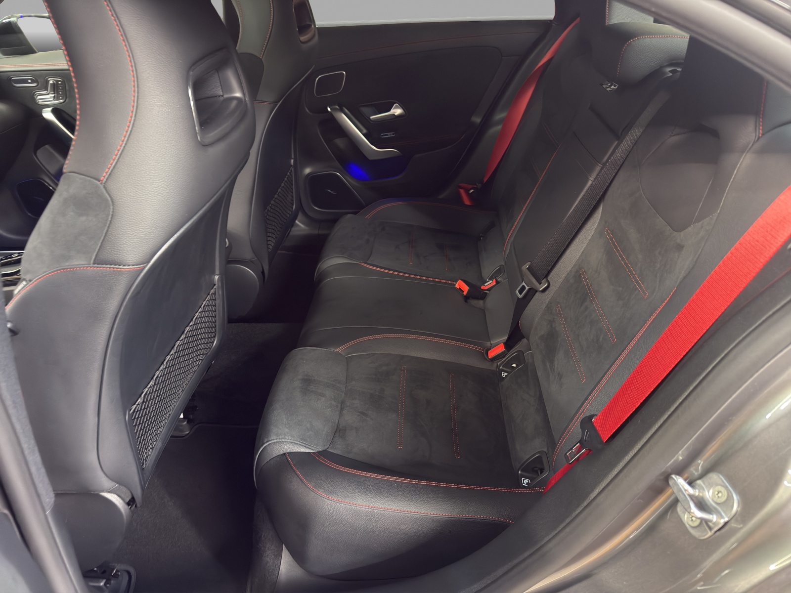 MERCEDES-BENZ CLA 35 4M - AMG / 360 Grad Kamera / Panorama-Dach / Soundsystem-image-13