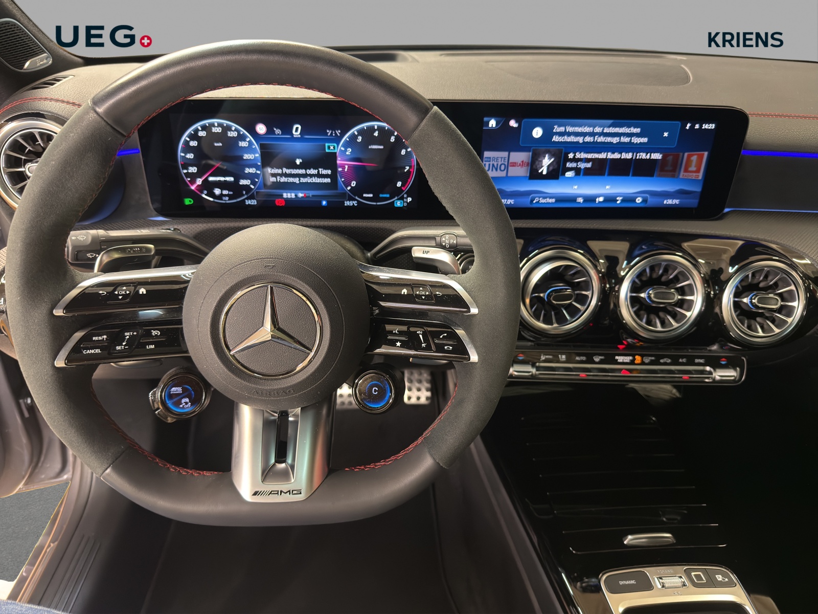 MERCEDES-BENZ CLA 35 4M - AMG / 360 Grad Kamera / Panorama-Dach / Soundsystem-image-10