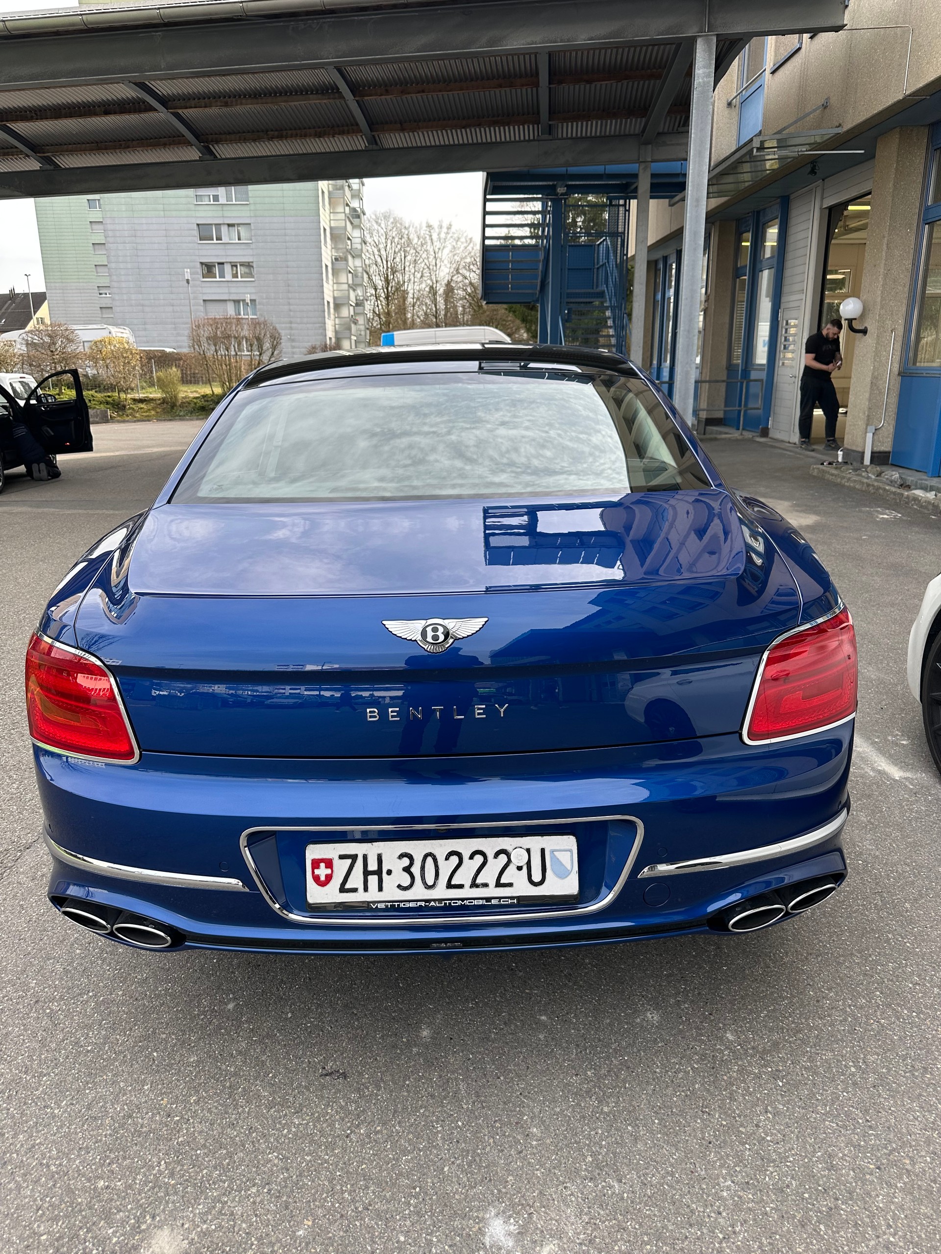 BENTLEY 4.0 V8 Azure-image-1
