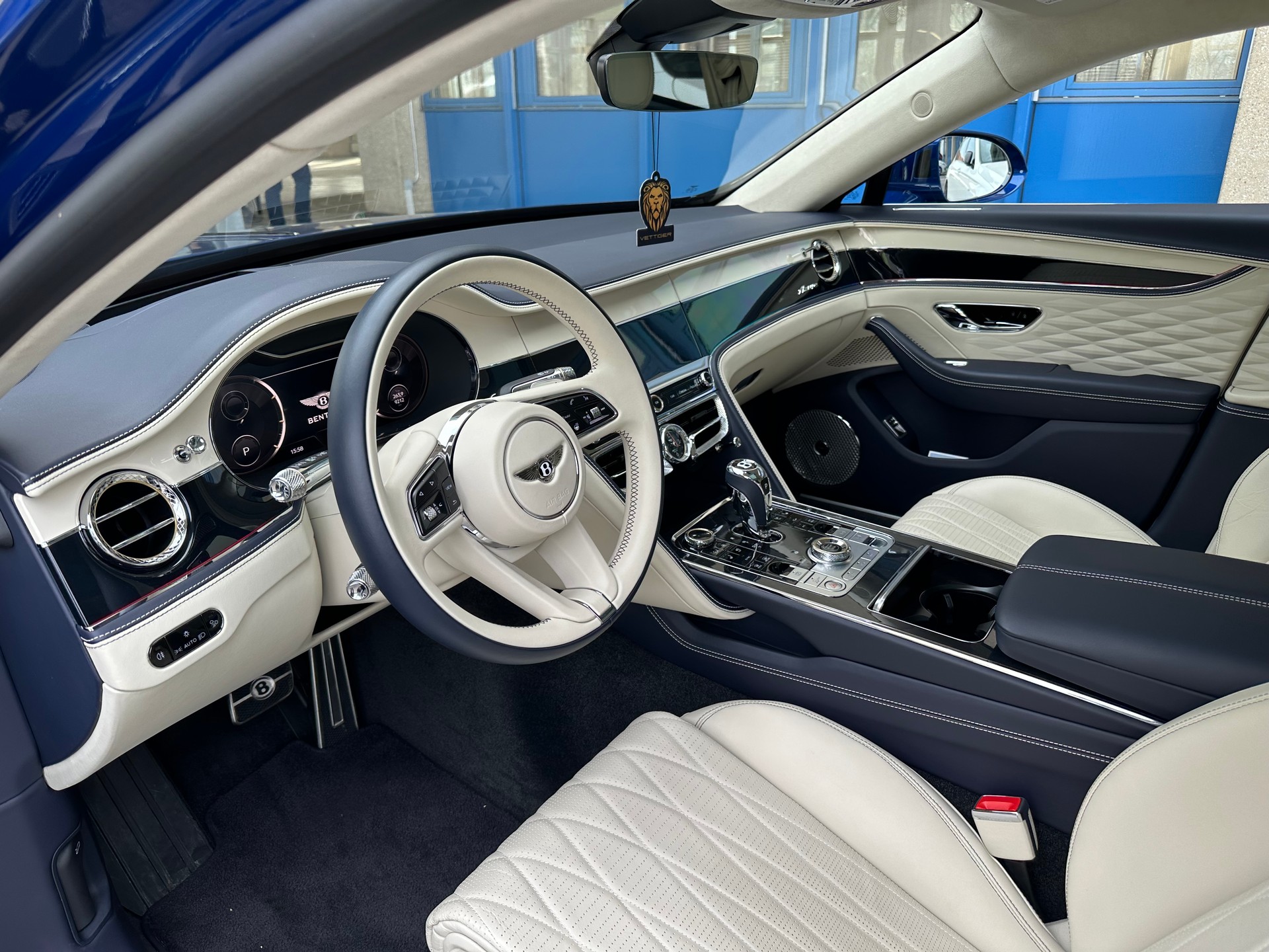 BENTLEY 4.0 V8 Azure-image-3