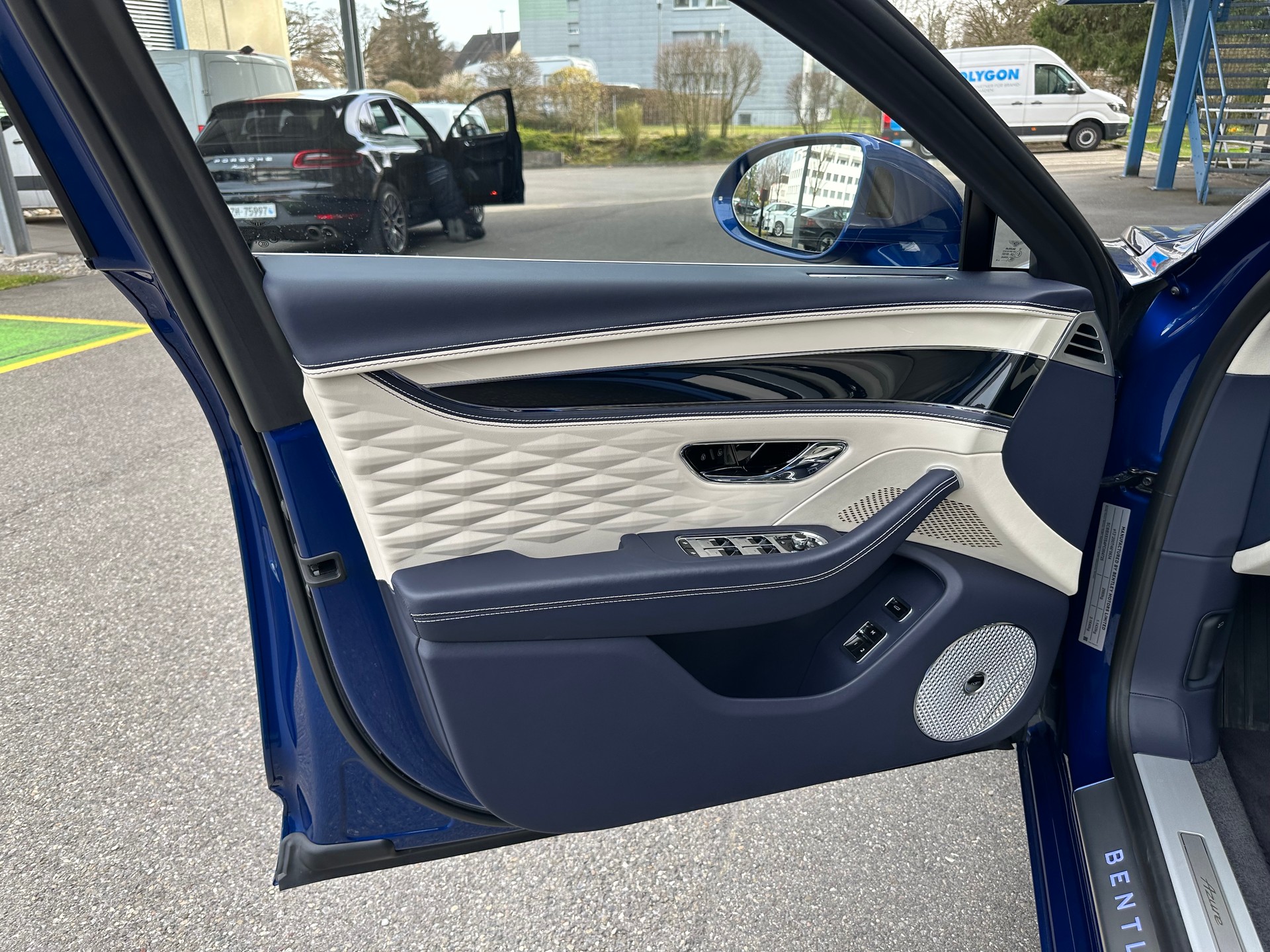 BENTLEY 4.0 V8 Azure-image-4