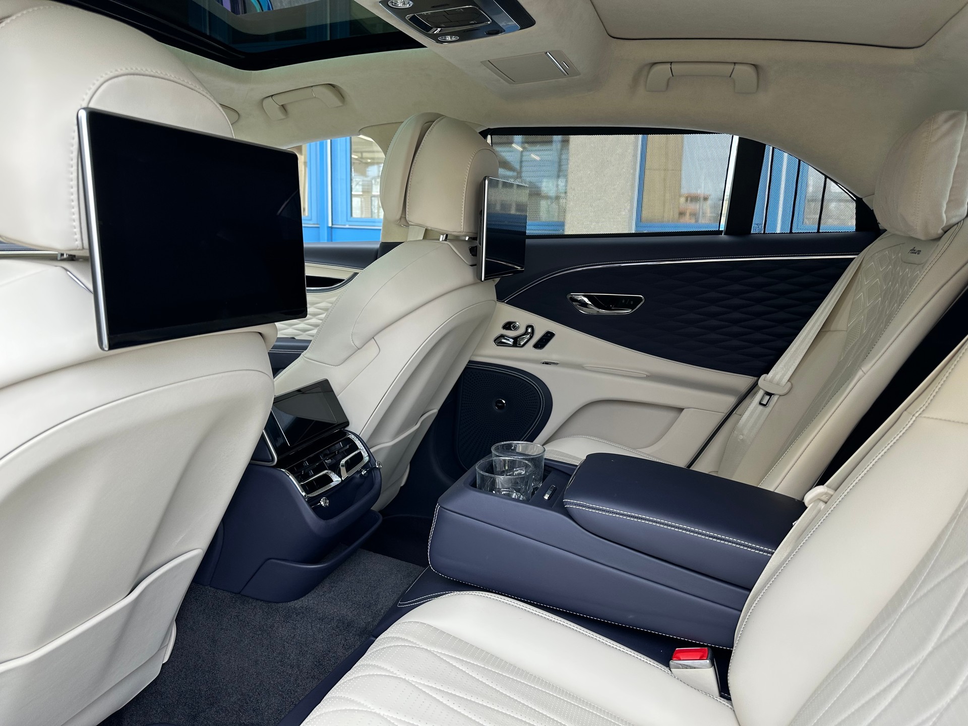 BENTLEY 4.0 V8 Azure-image-5