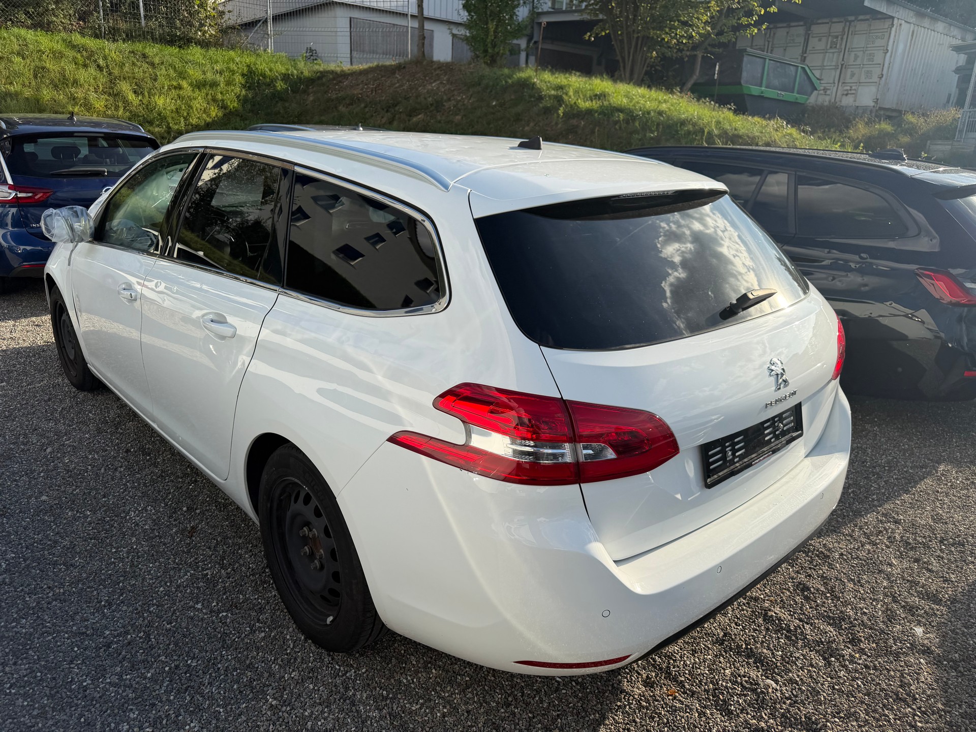PEUGEOT 308 SW 1.5 BlueHDI Allure Line EAT8-image-3