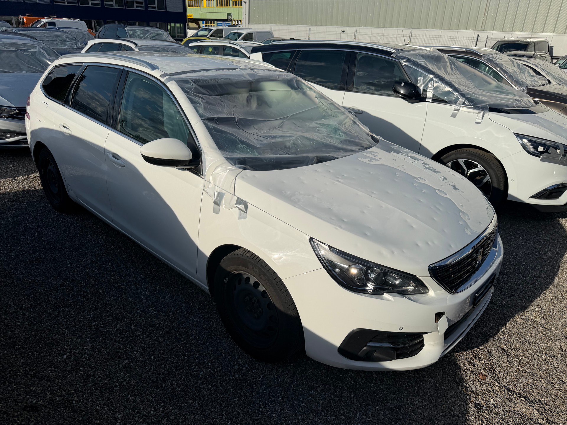 PEUGEOT 308 SW 1.5 BlueHDI Allure Line EAT8-image-4