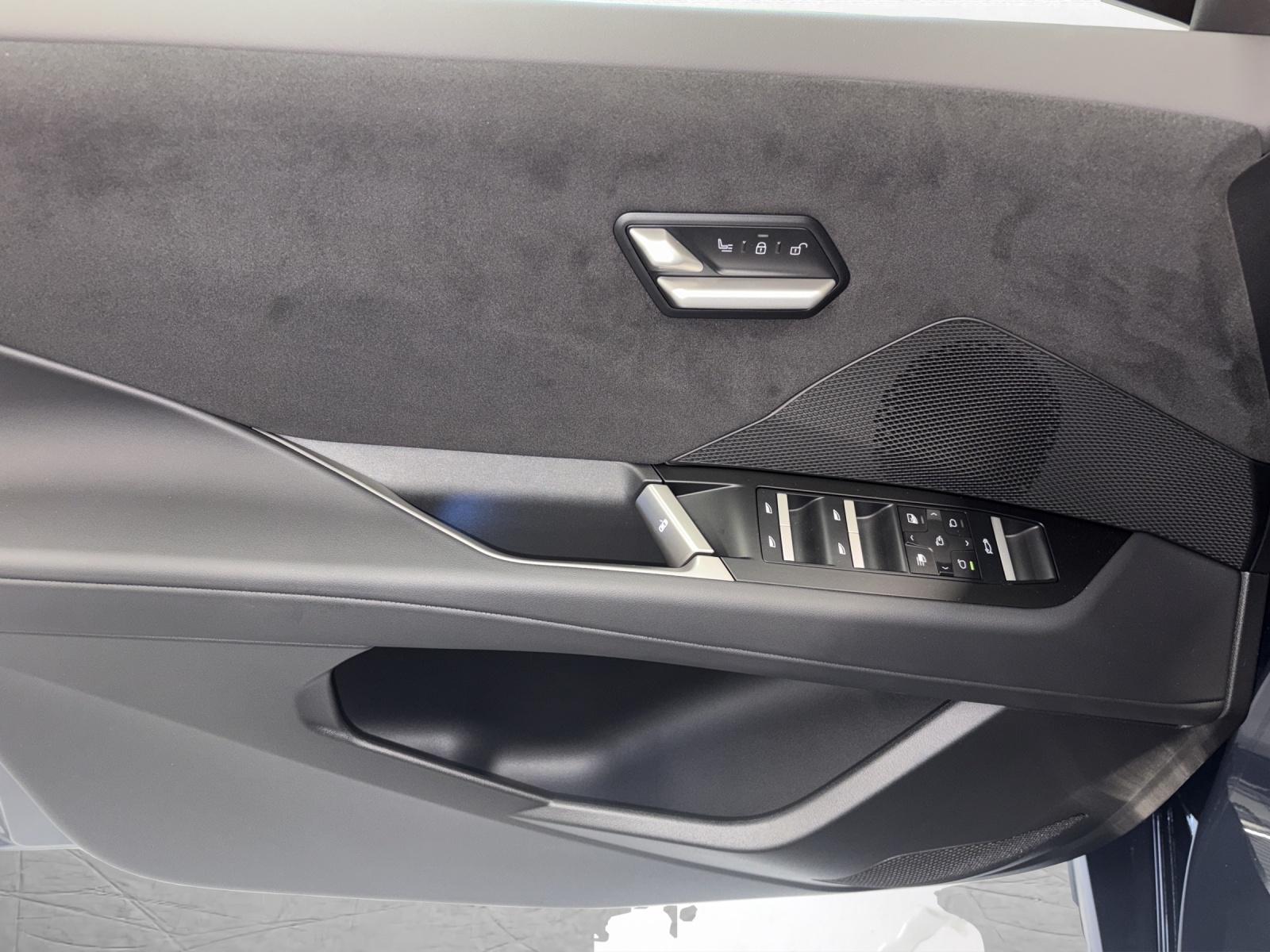 BMW iX3 50 xDrive-image-16