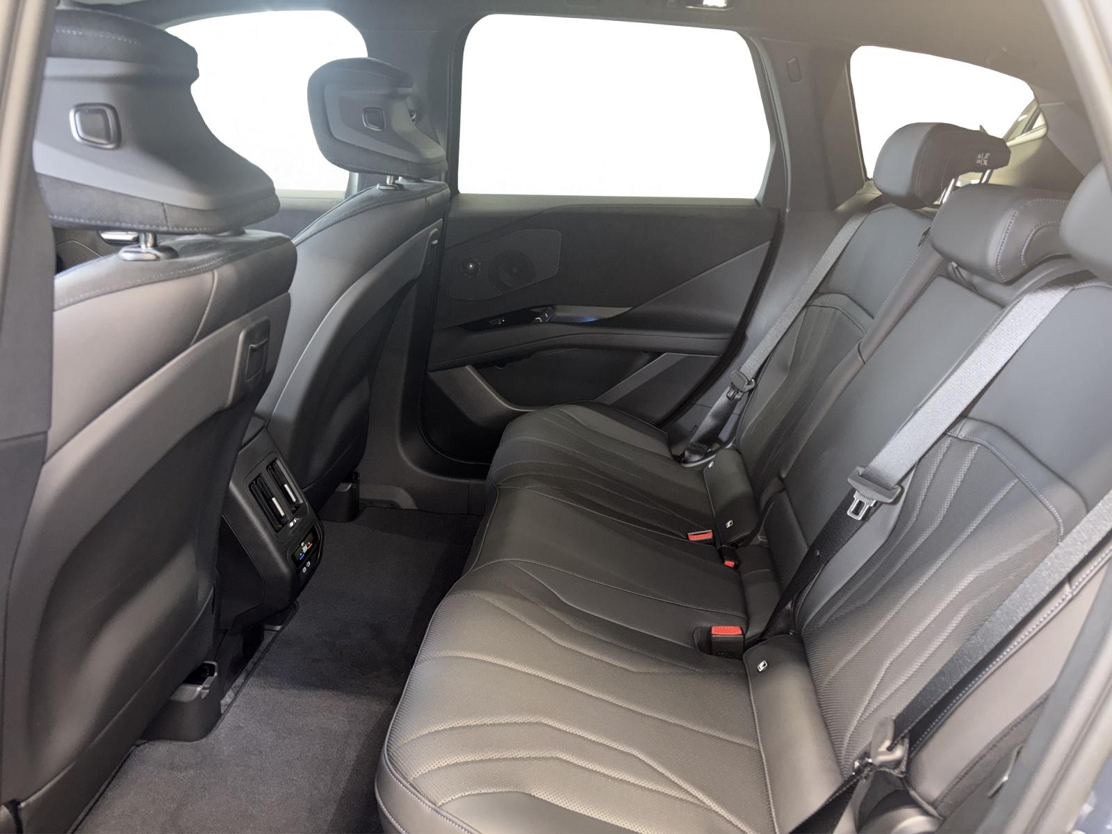 BMW iX3 50 xDrive-image-13