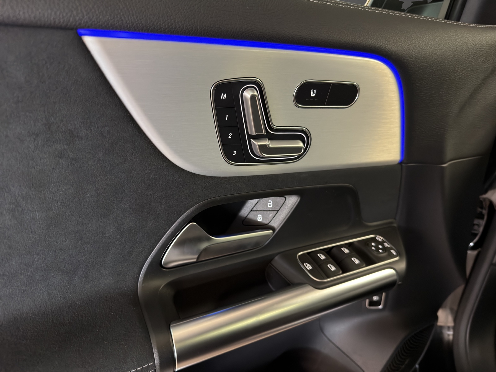 MERCEDES-BENZ GLA 220 d 4MATIC Swiss Star-image-10