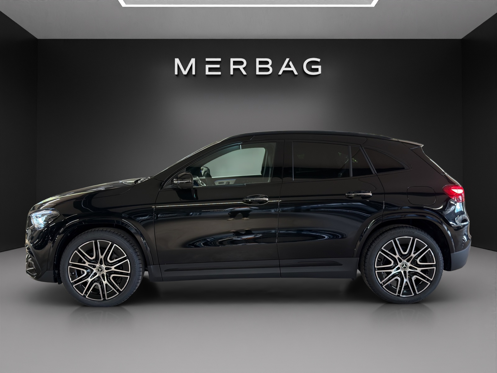 MERCEDES-BENZ GLA 220 d 4MATIC Swiss Star-image-2