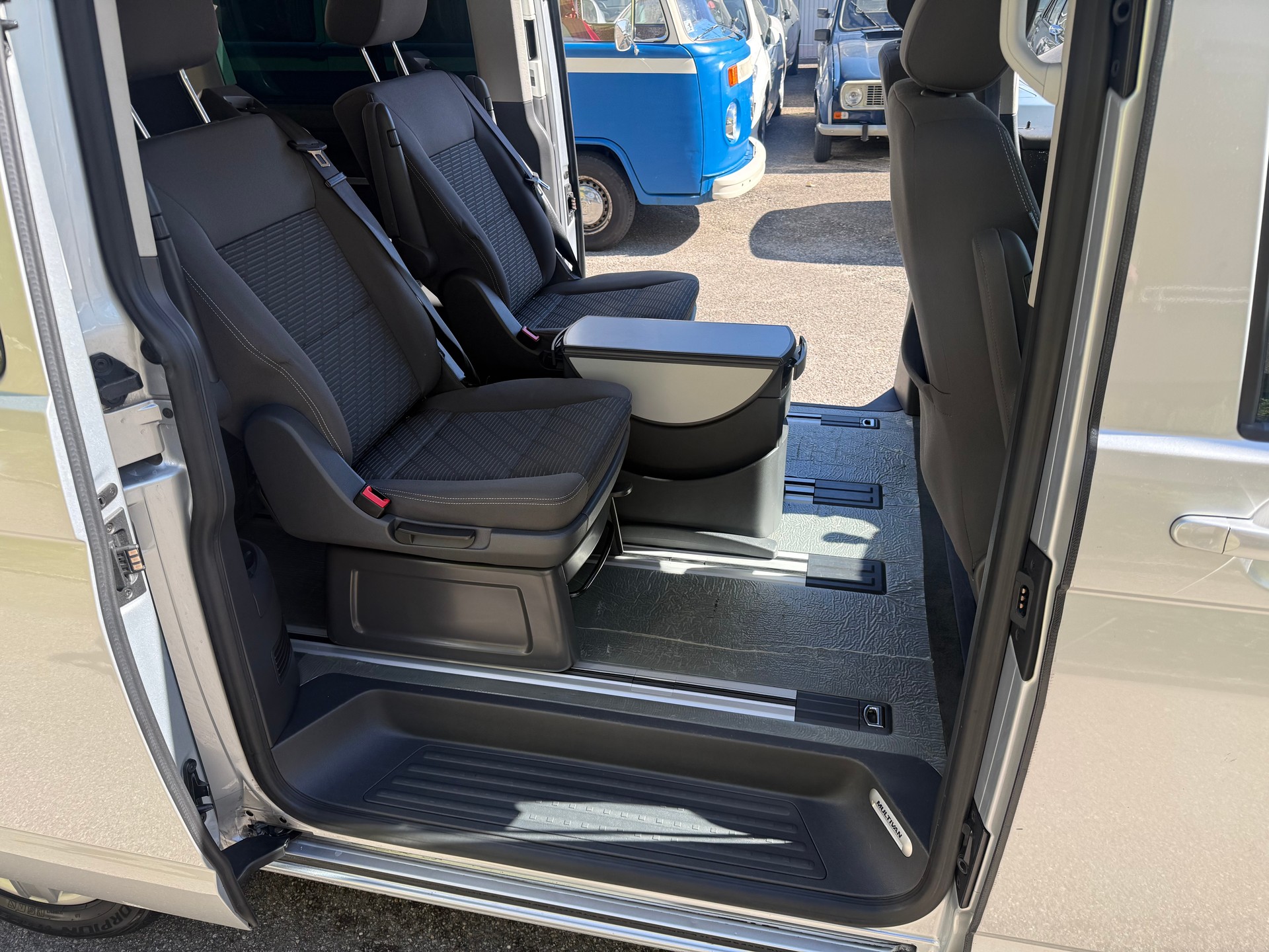 VW T5 Multivan 2.0 TDI CR Comfortline Match-image-6