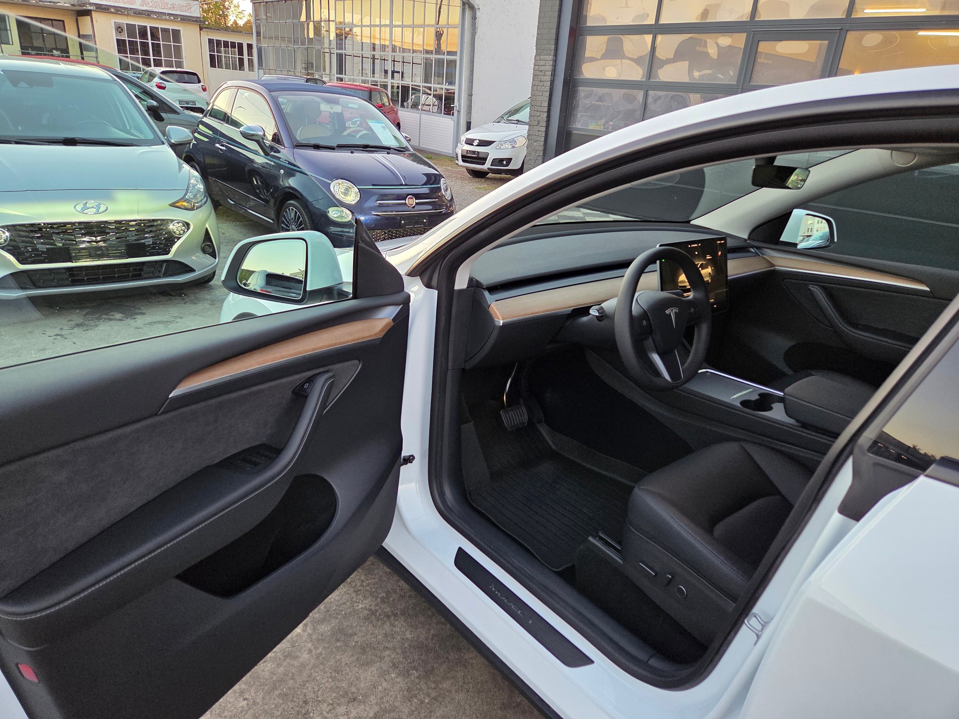 TESLA Model Y Long Range-image-11