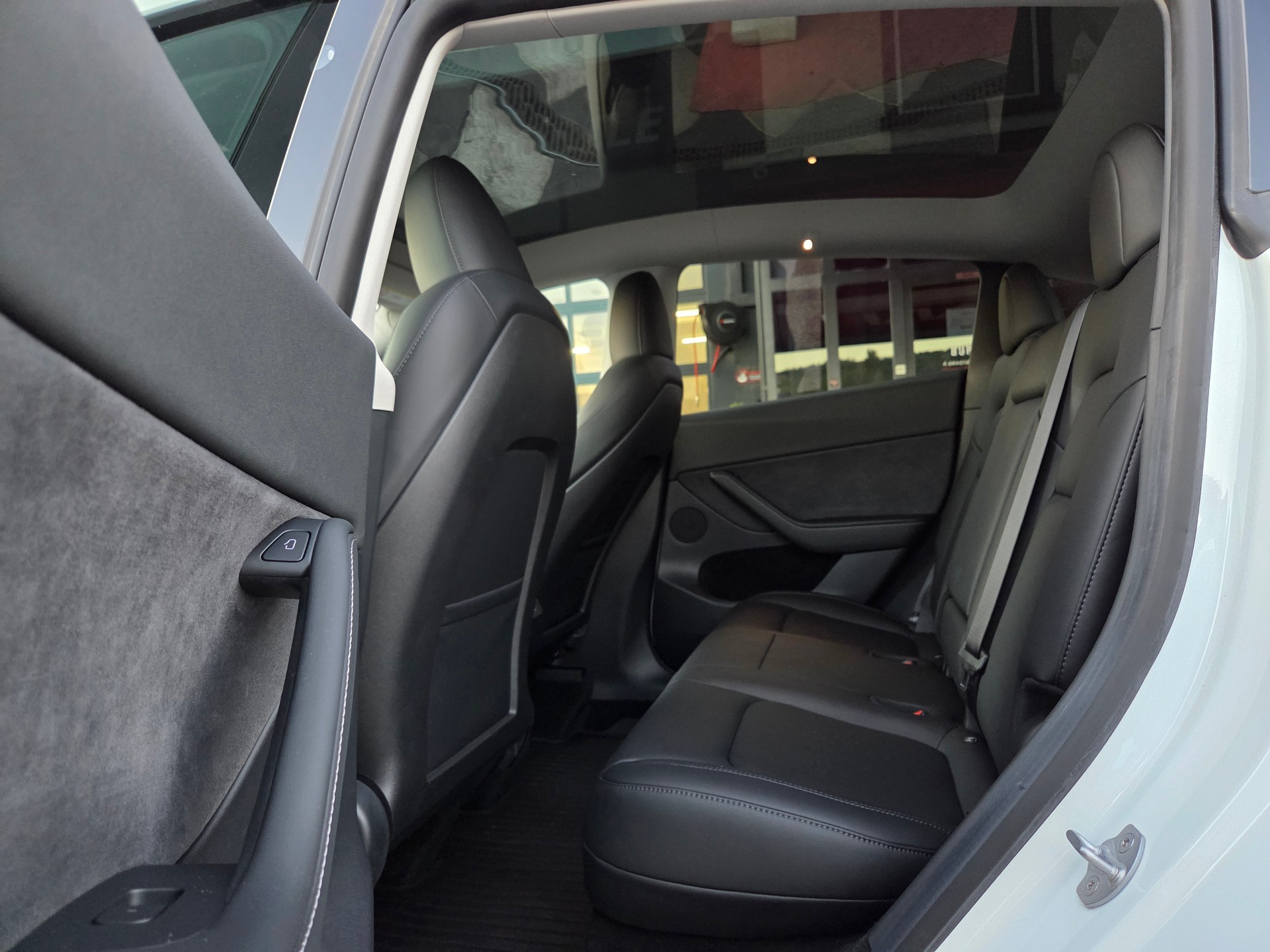 TESLA Model Y Long Range-image-15