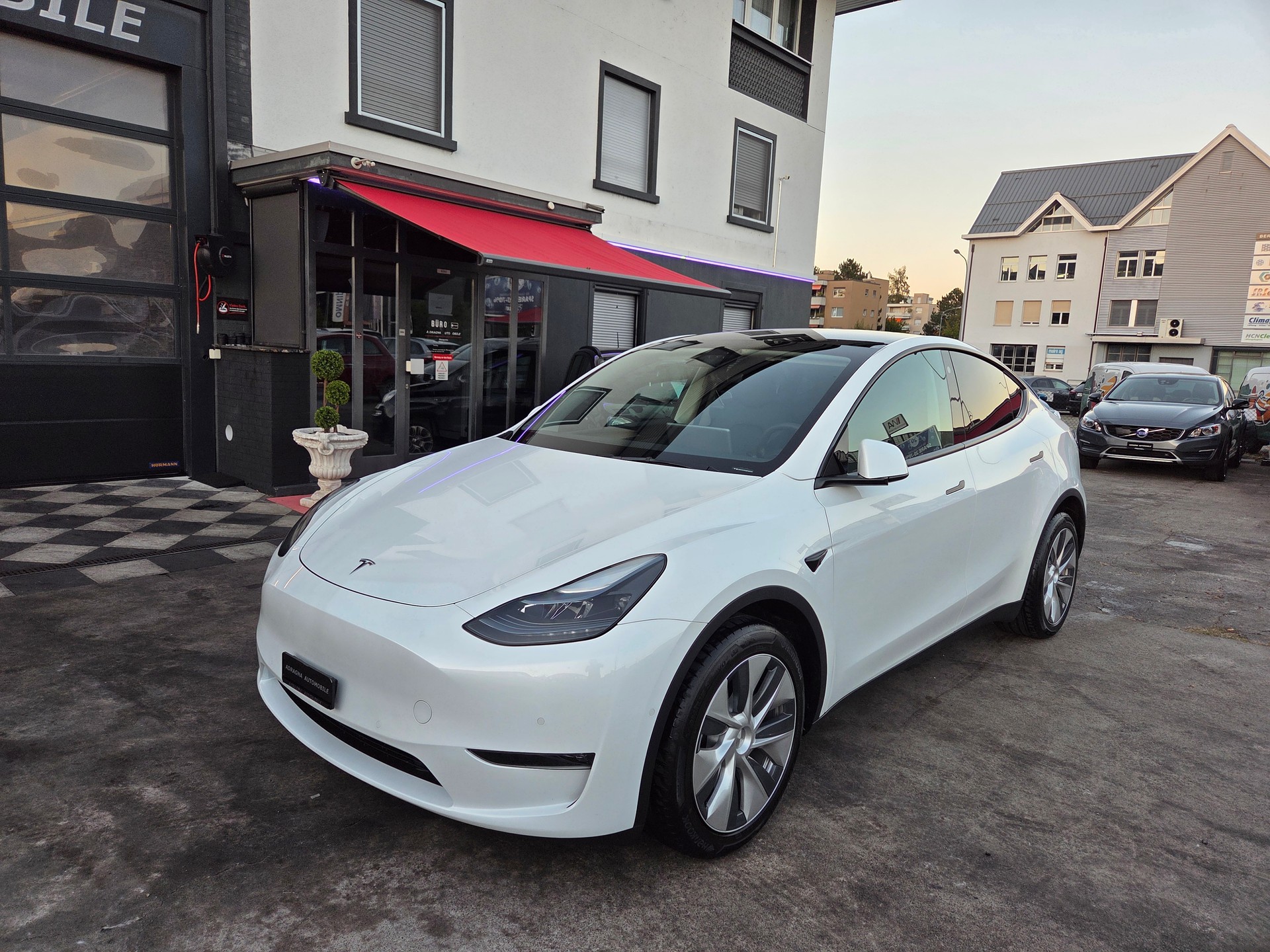 TESLA Model Y Long Range-image-2