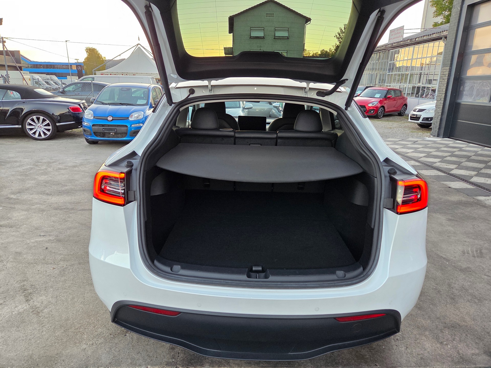 TESLA Model Y Long Range-image-7