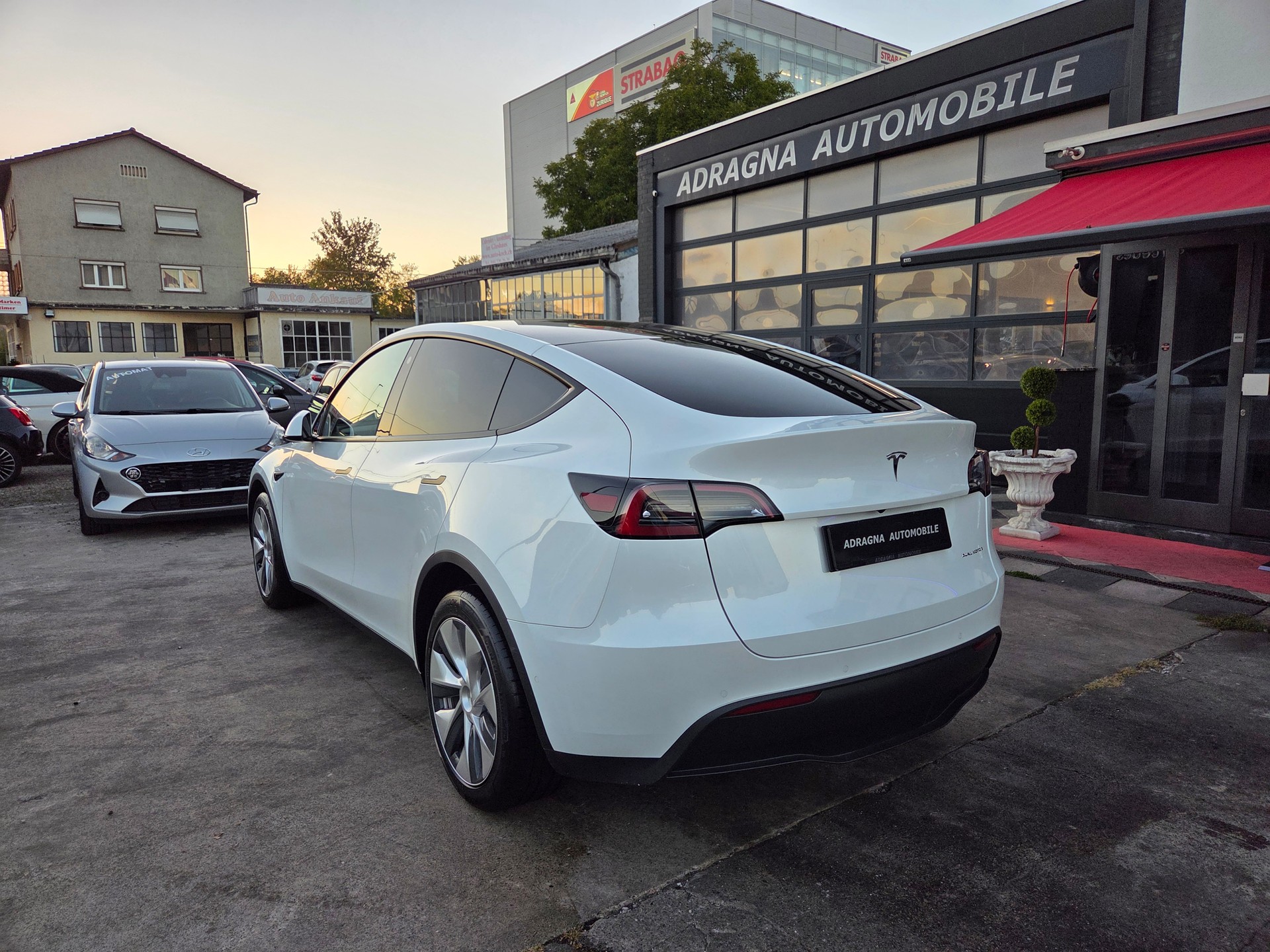 TESLA Model Y Long Range-image-5
