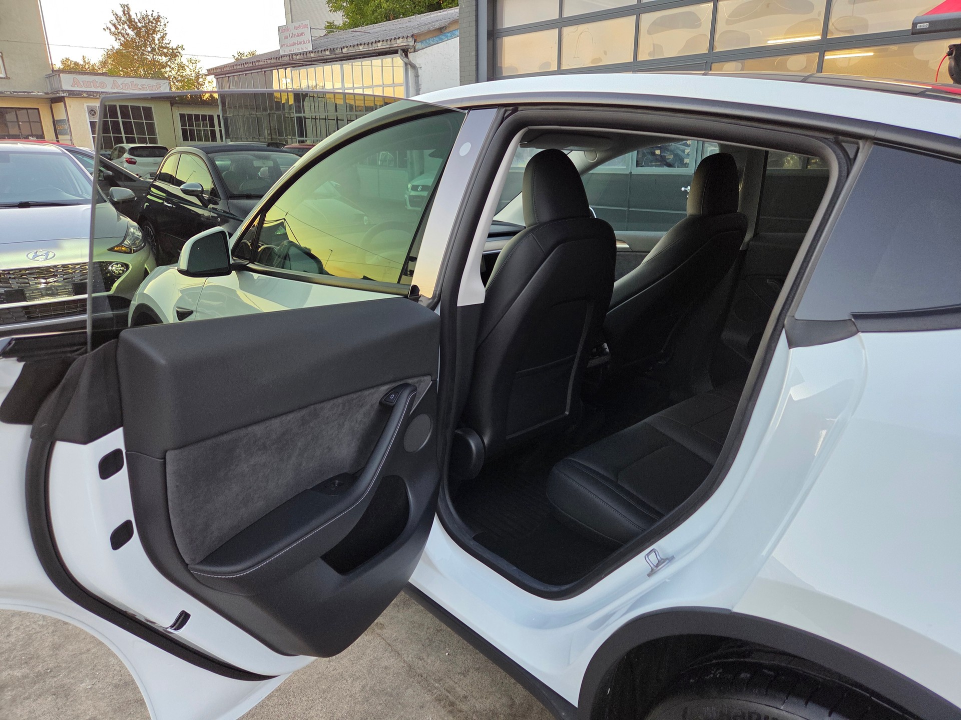 TESLA Model Y Long Range-image-14