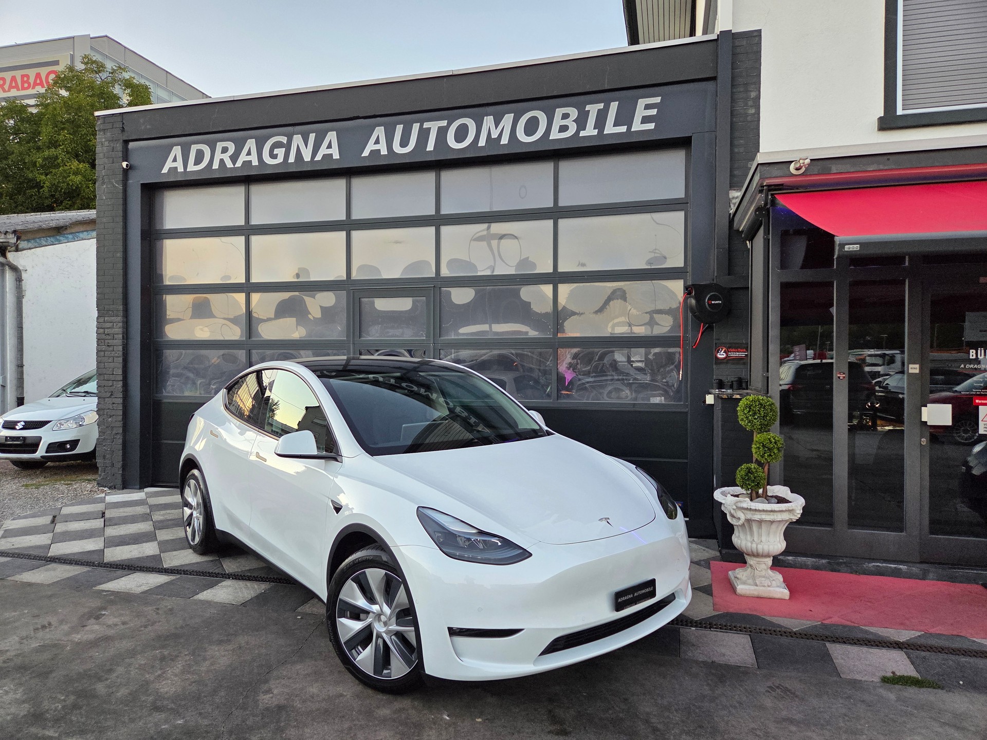 TESLA Model Y Long Range-image-1