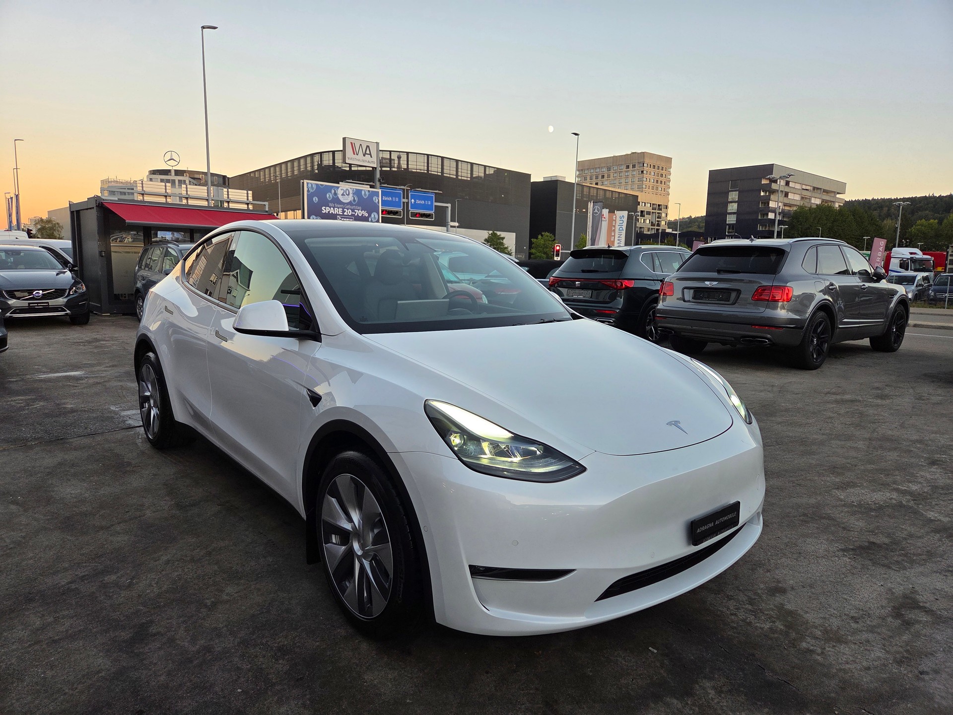 TESLA Model Y Long Range-image-9