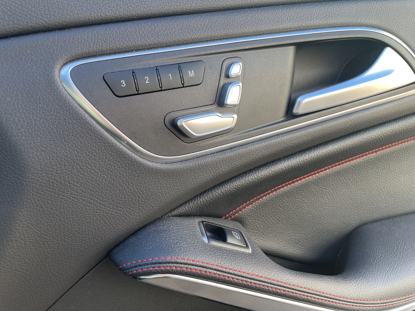 MERCEDES-BENZ CLA 250 AMG Line 7G-DCT– SPORTLICHE LIMOUSINE - CHARAKTER MIT AMG LINE | 4MATIC | PANORAMA-SCHIEBEDACH-image-17