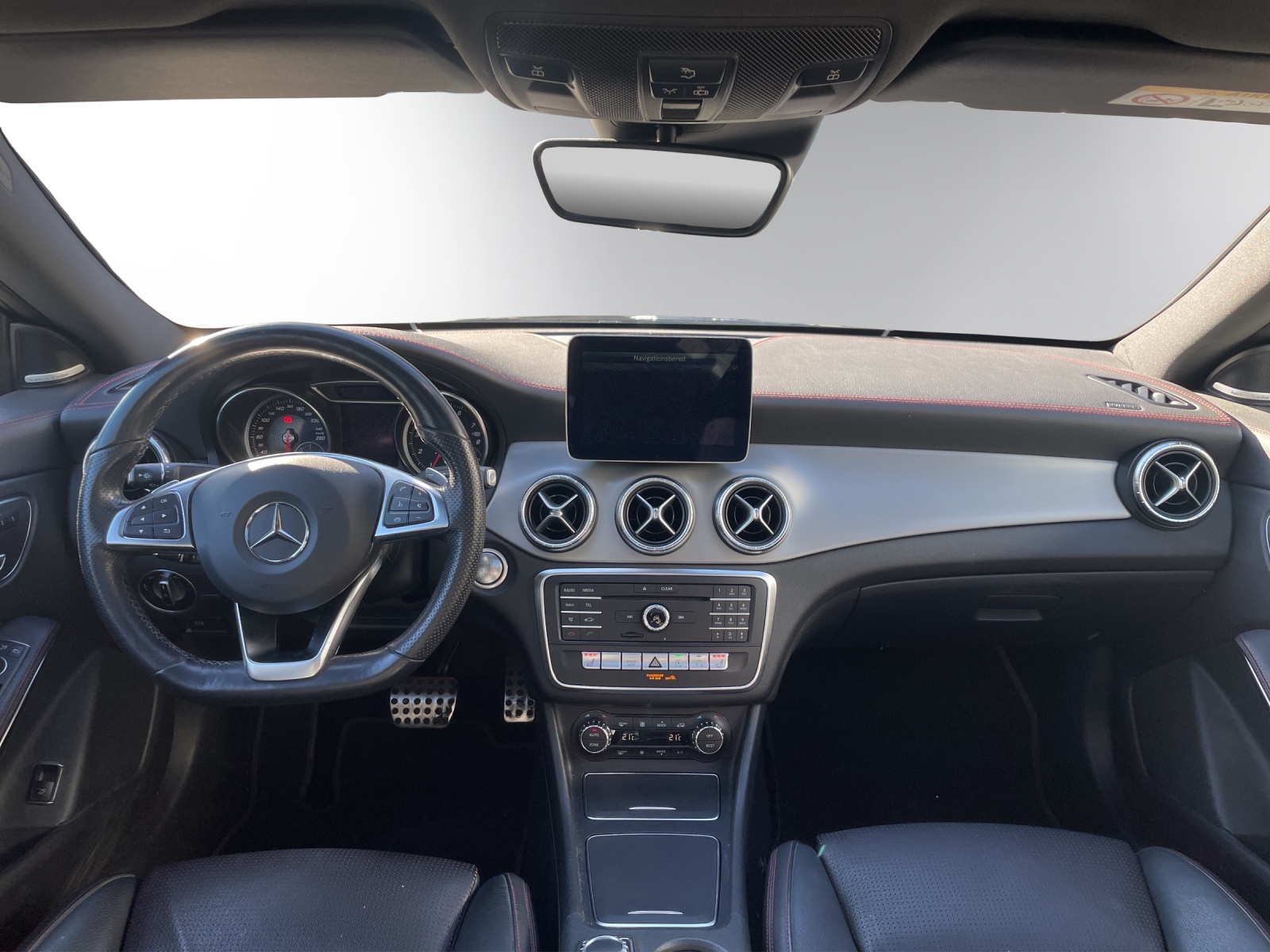 MERCEDES-BENZ CLA 250 AMG Line 7G-DCT– SPORTLICHE LIMOUSINE - CHARAKTER MIT AMG LINE | 4MATIC | PANORAMA-SCHIEBEDACH-image-13