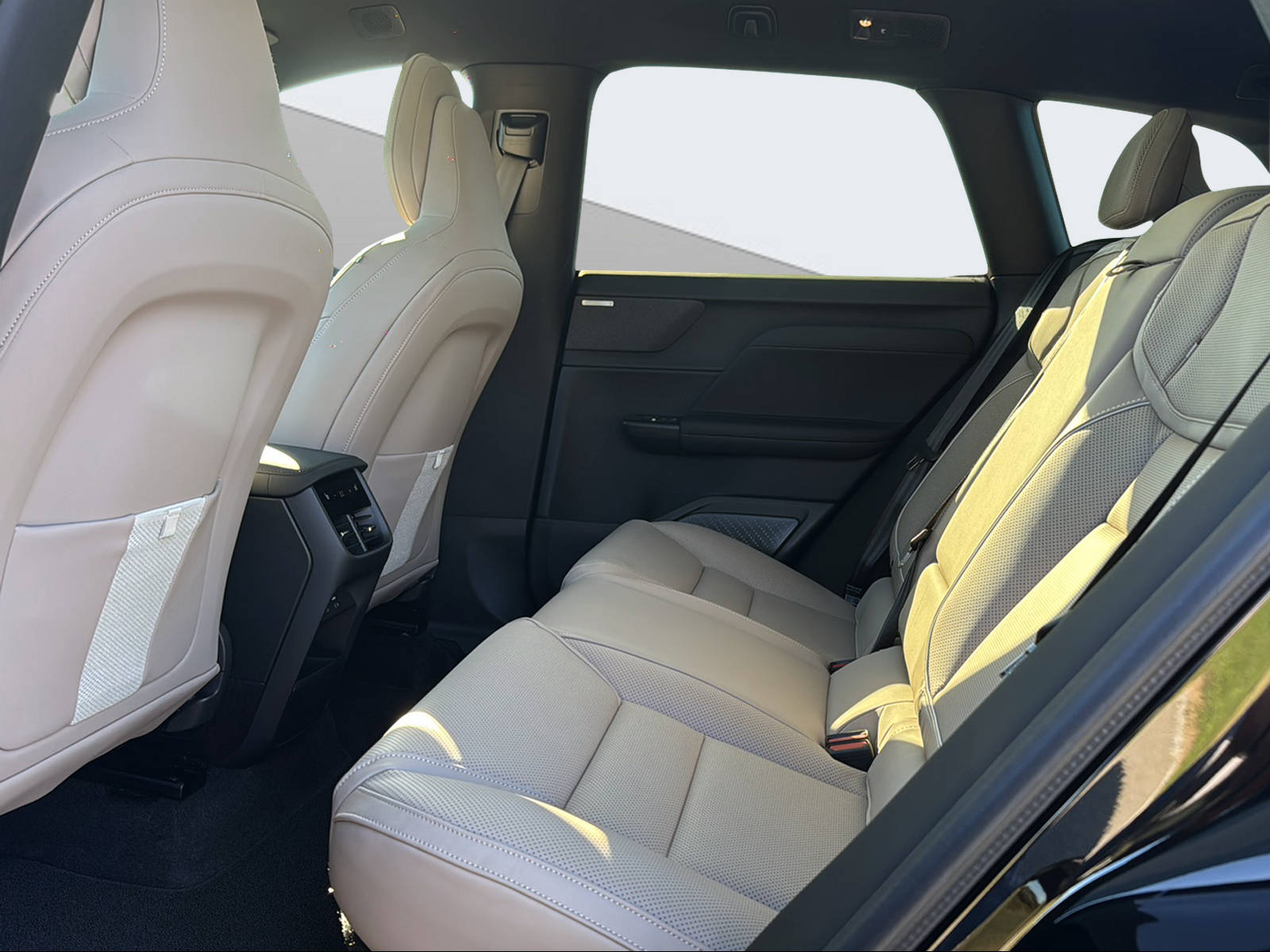 VOLVO EX60 Twin Ultra AWD-image-13