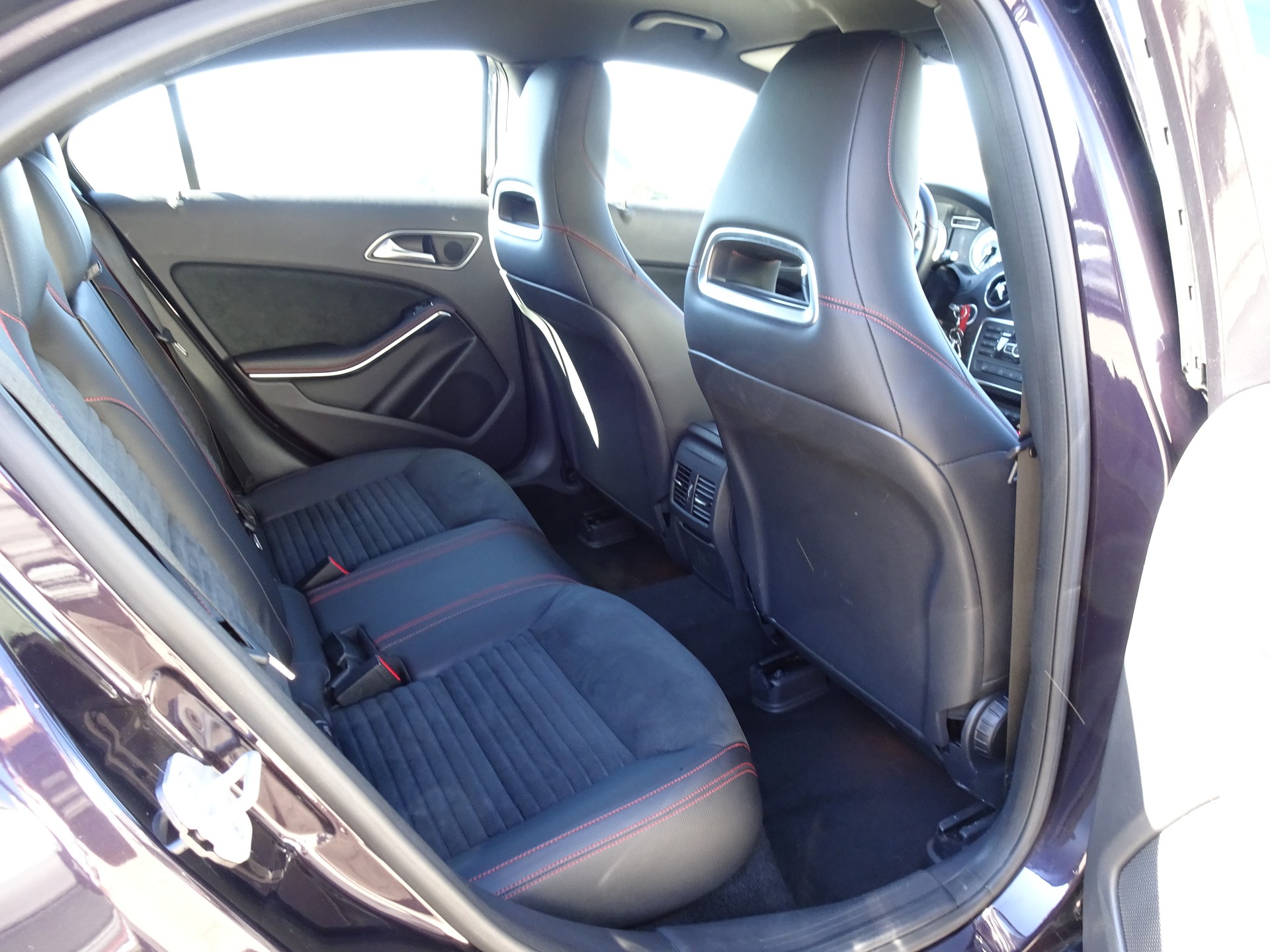 MERCEDES-BENZ A 250 AMG Line 4Matic 7G-DCT-image-9