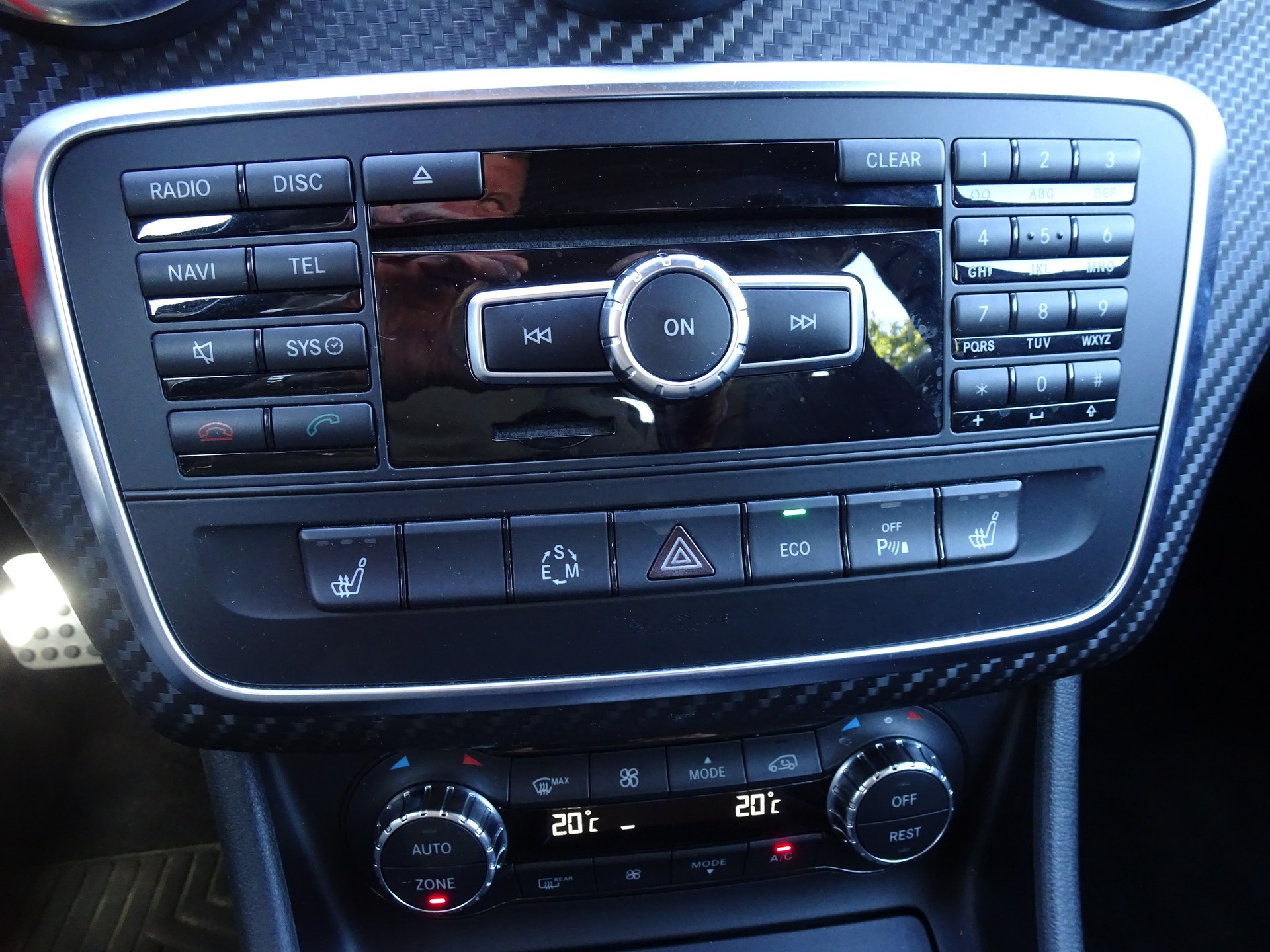 MERCEDES-BENZ A 250 AMG Line 4Matic 7G-DCT-image-11