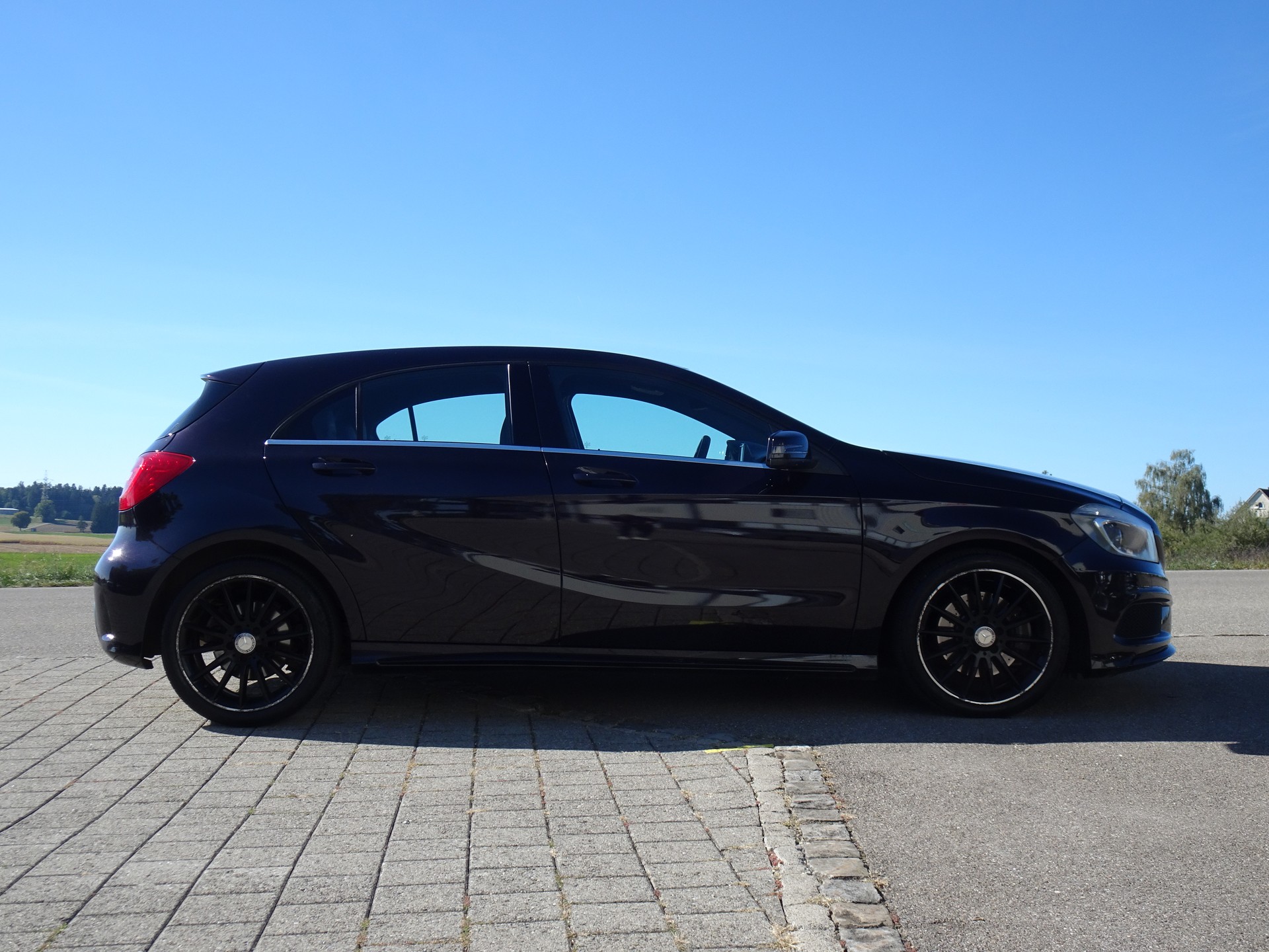 MERCEDES-BENZ A 250 AMG Line 4Matic 7G-DCT-image-4