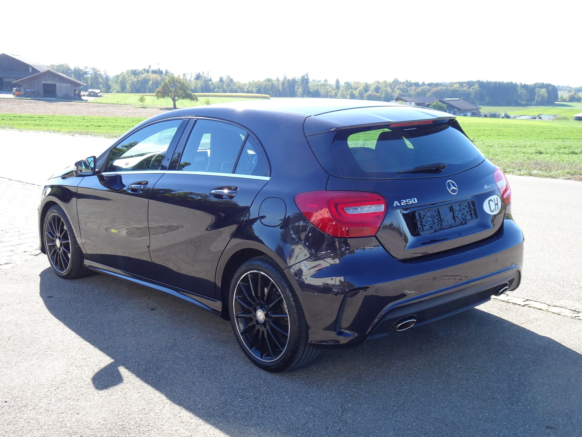 MERCEDES-BENZ A 250 AMG Line 4Matic 7G-DCT-image-2