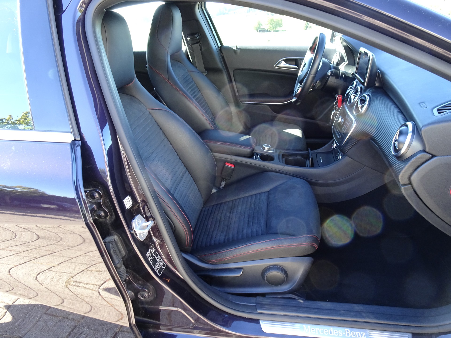 MERCEDES-BENZ A 250 AMG Line 4Matic 7G-DCT-image-7