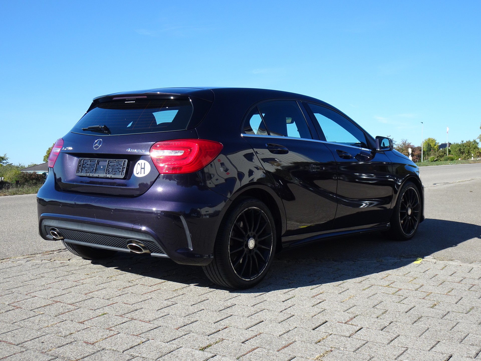 MERCEDES-BENZ A 250 AMG Line 4Matic 7G-DCT-image-3
